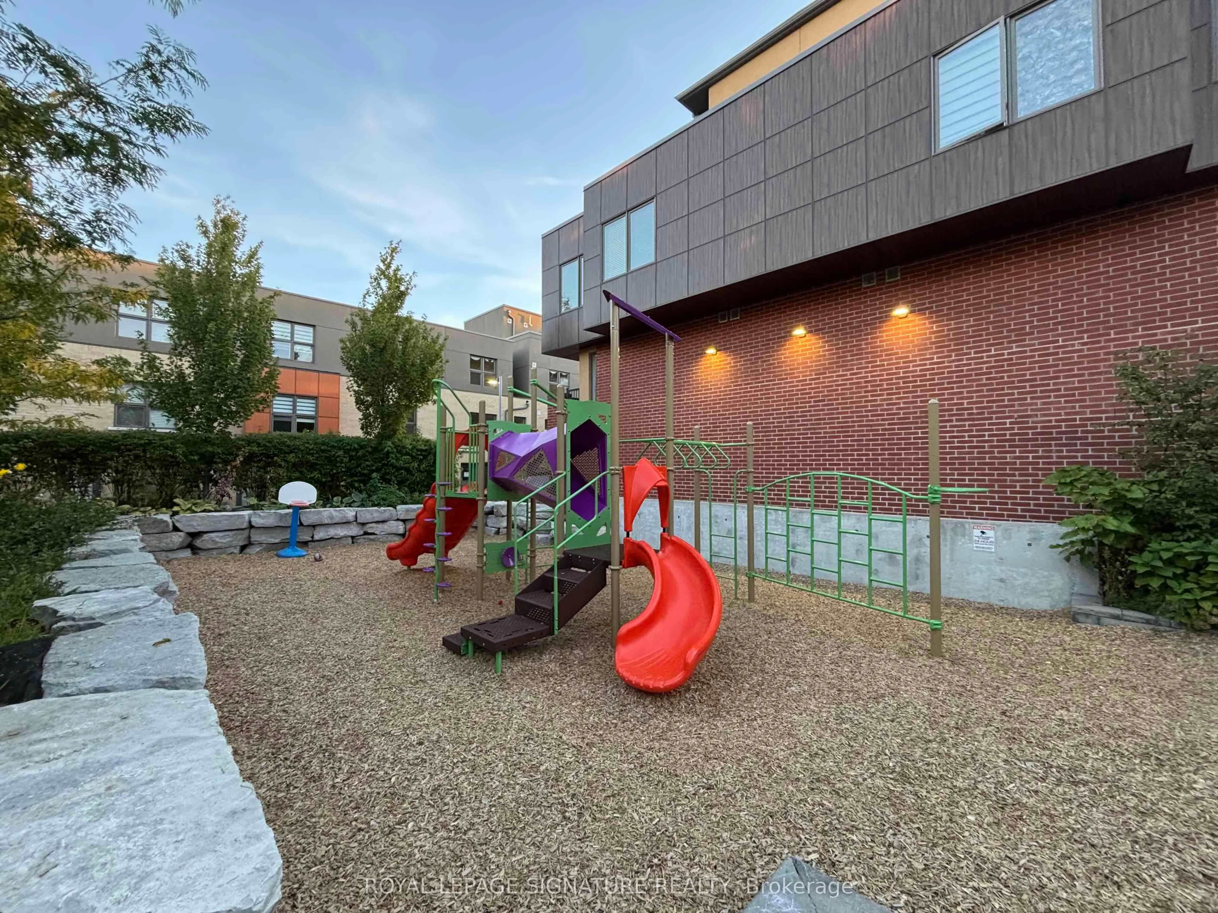 1B Clintwood Gate