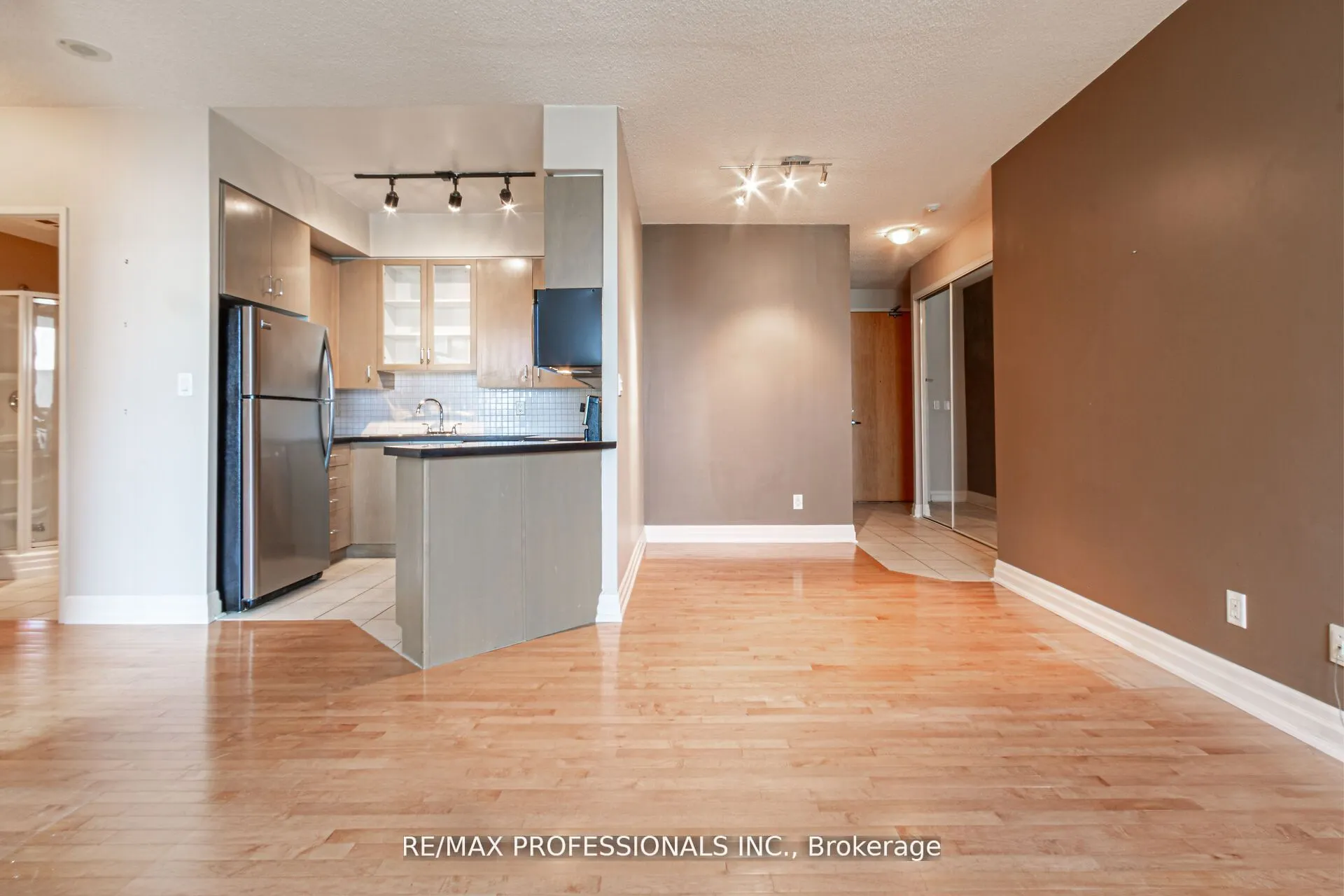 70 Alexander Street, #1007
