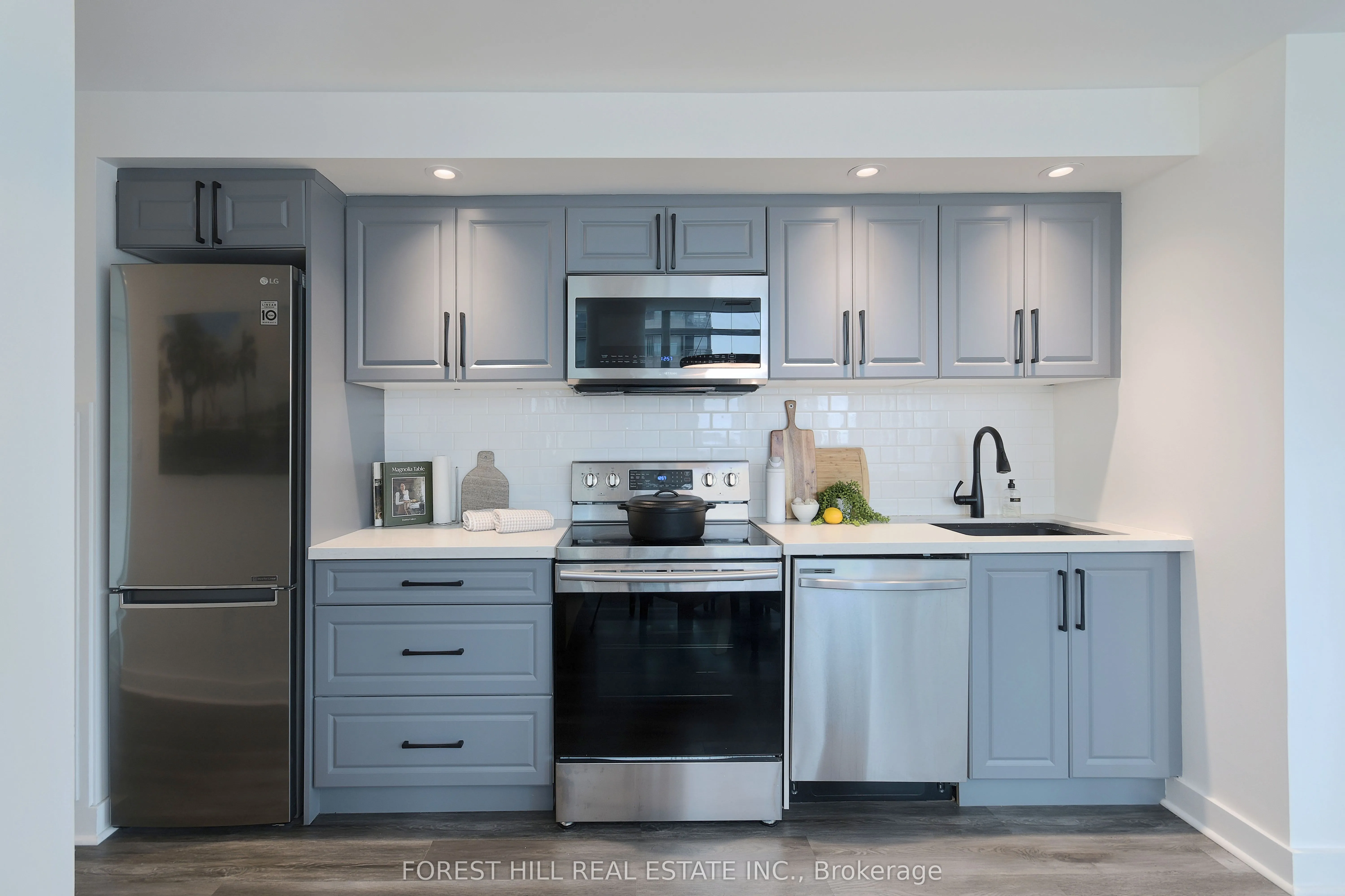 4K Spadina Avenue, #218