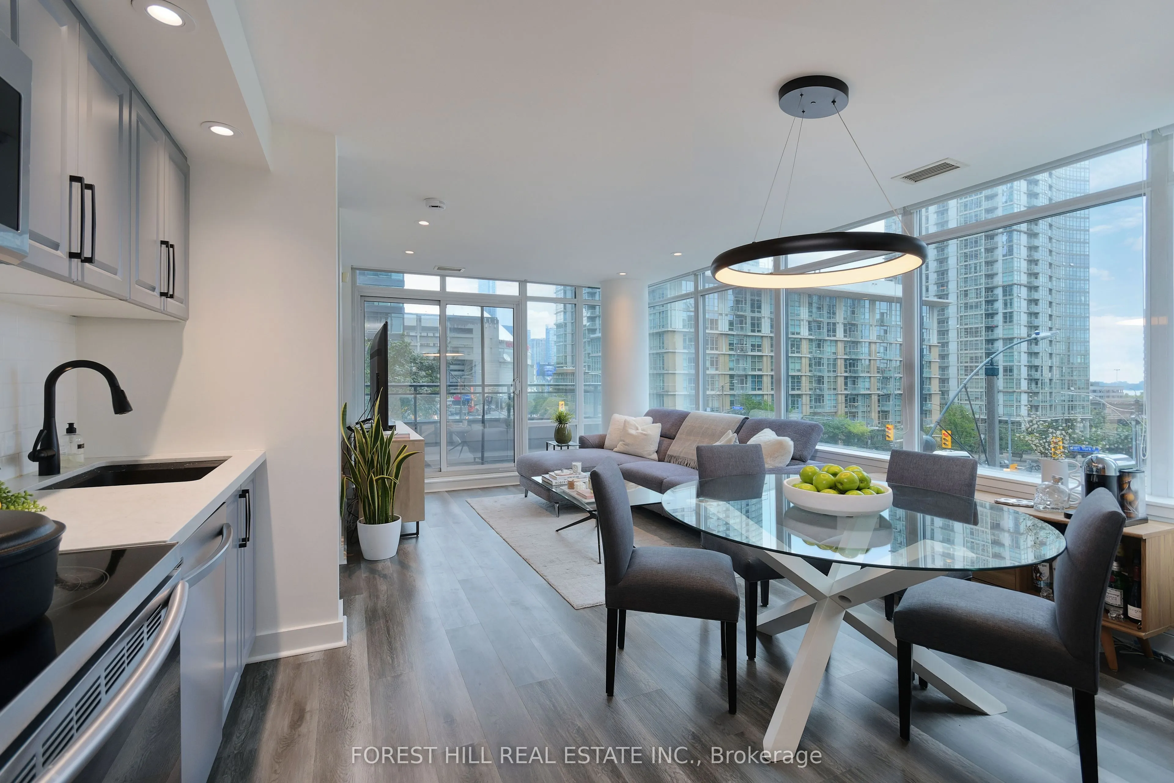 4K Spadina Avenue, #218