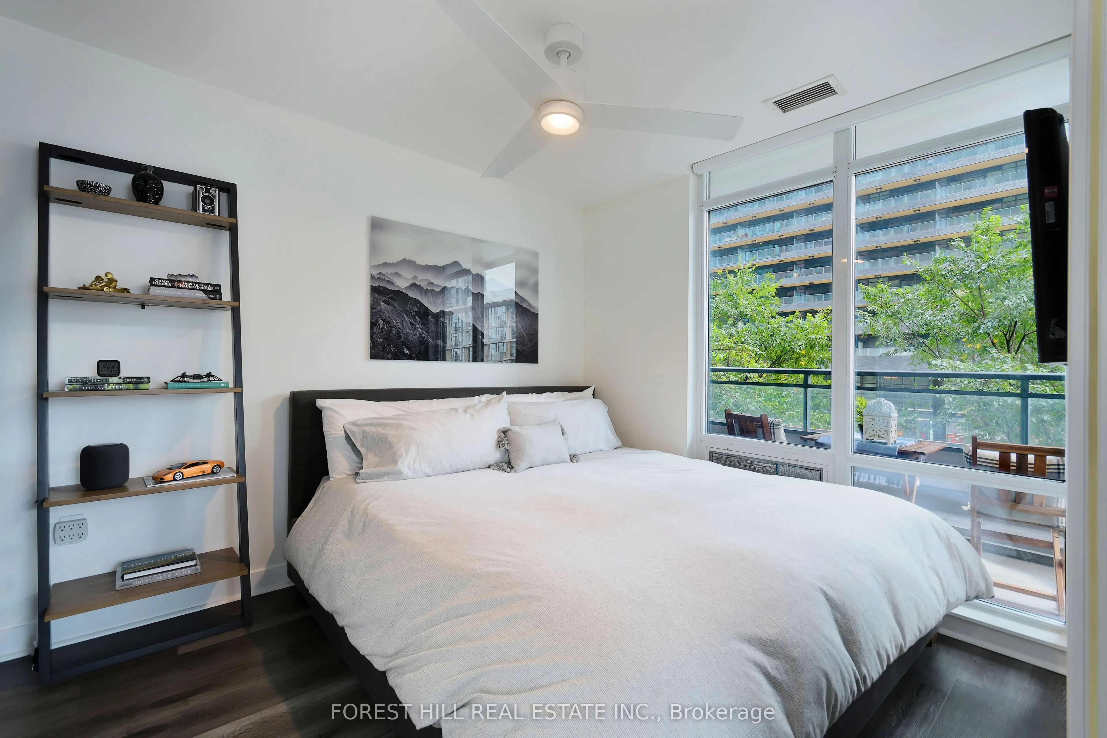 4K Spadina Avenue, #218