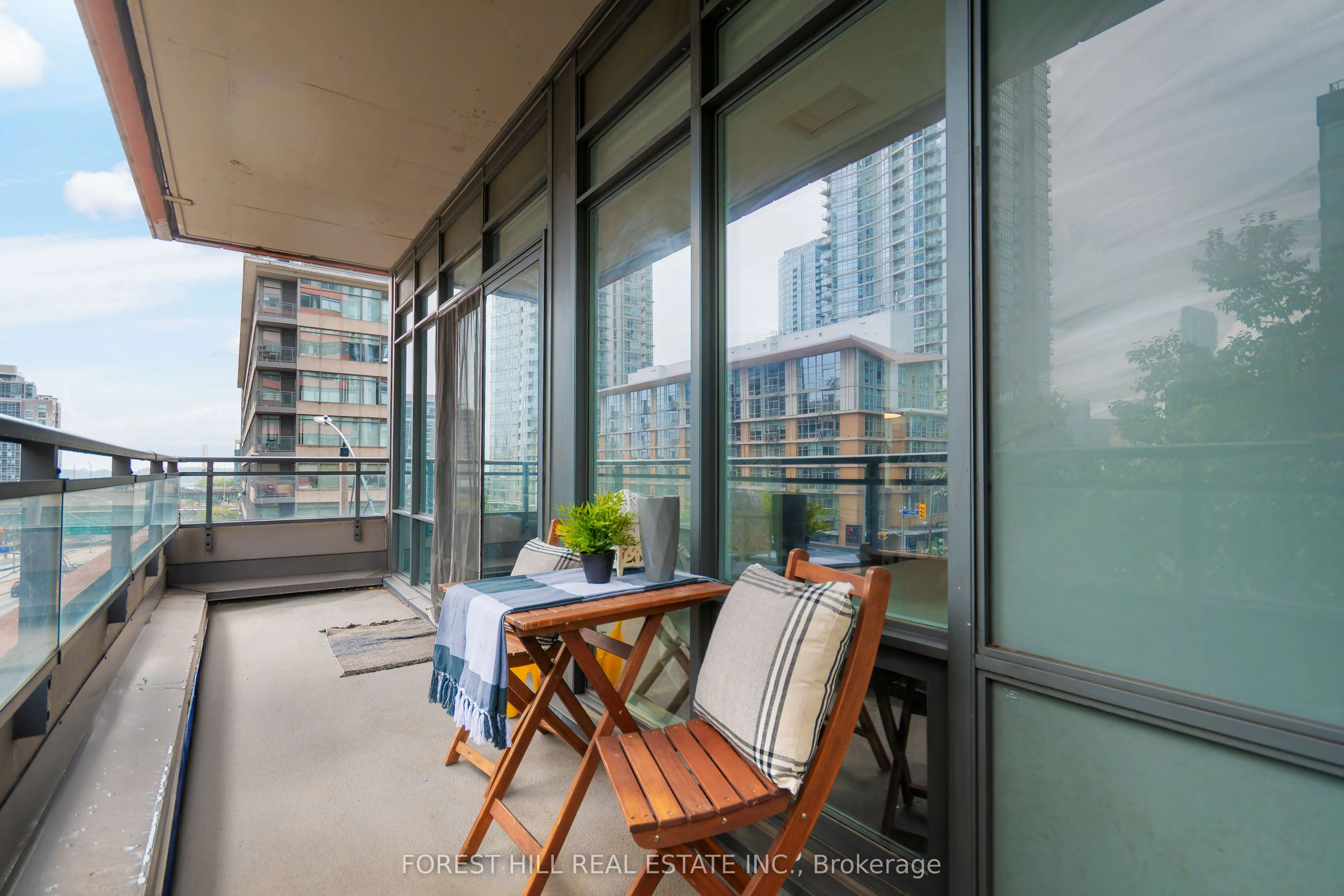 4K Spadina Avenue, #218