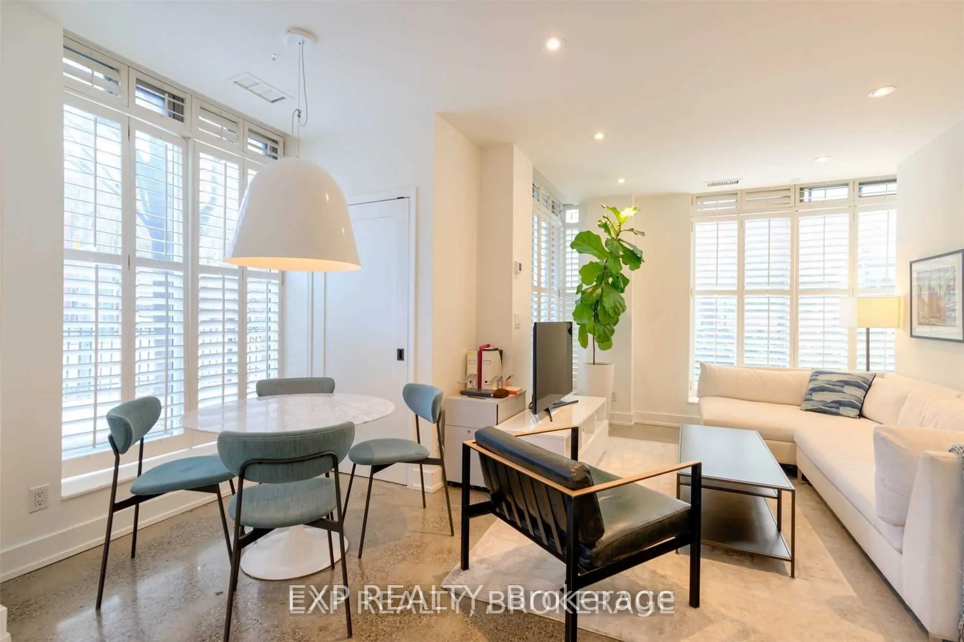 142 Bathurst Street