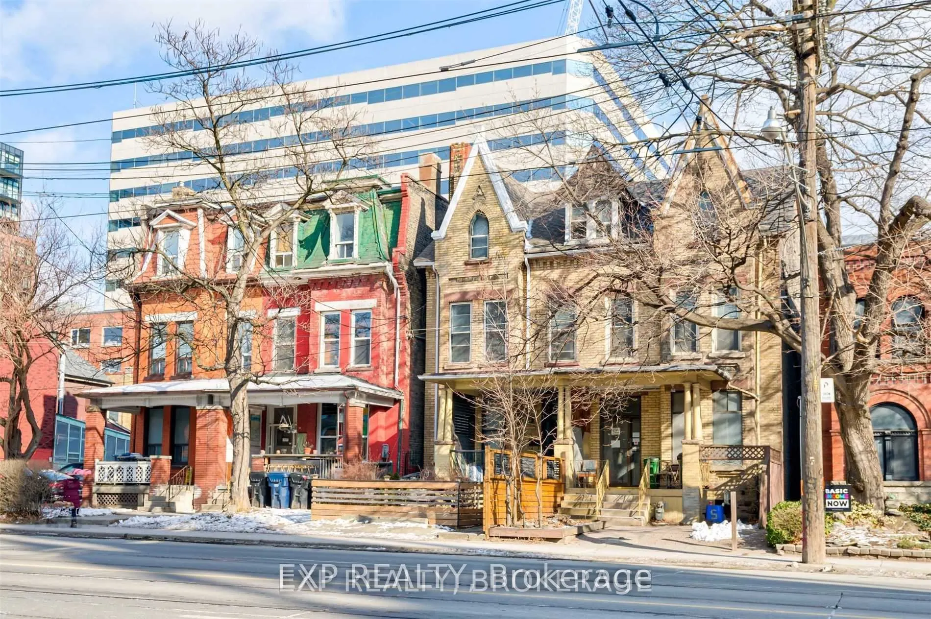 142 Bathurst Street