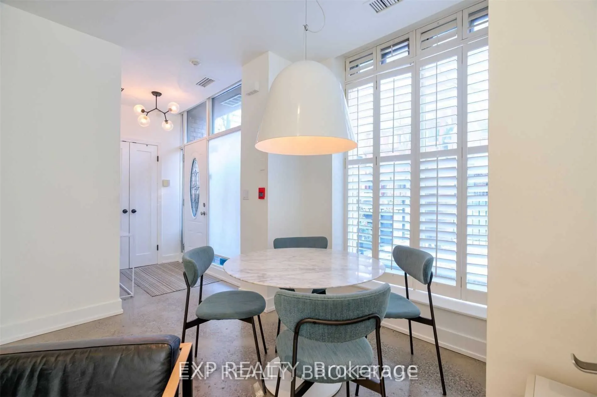142 Bathurst Street