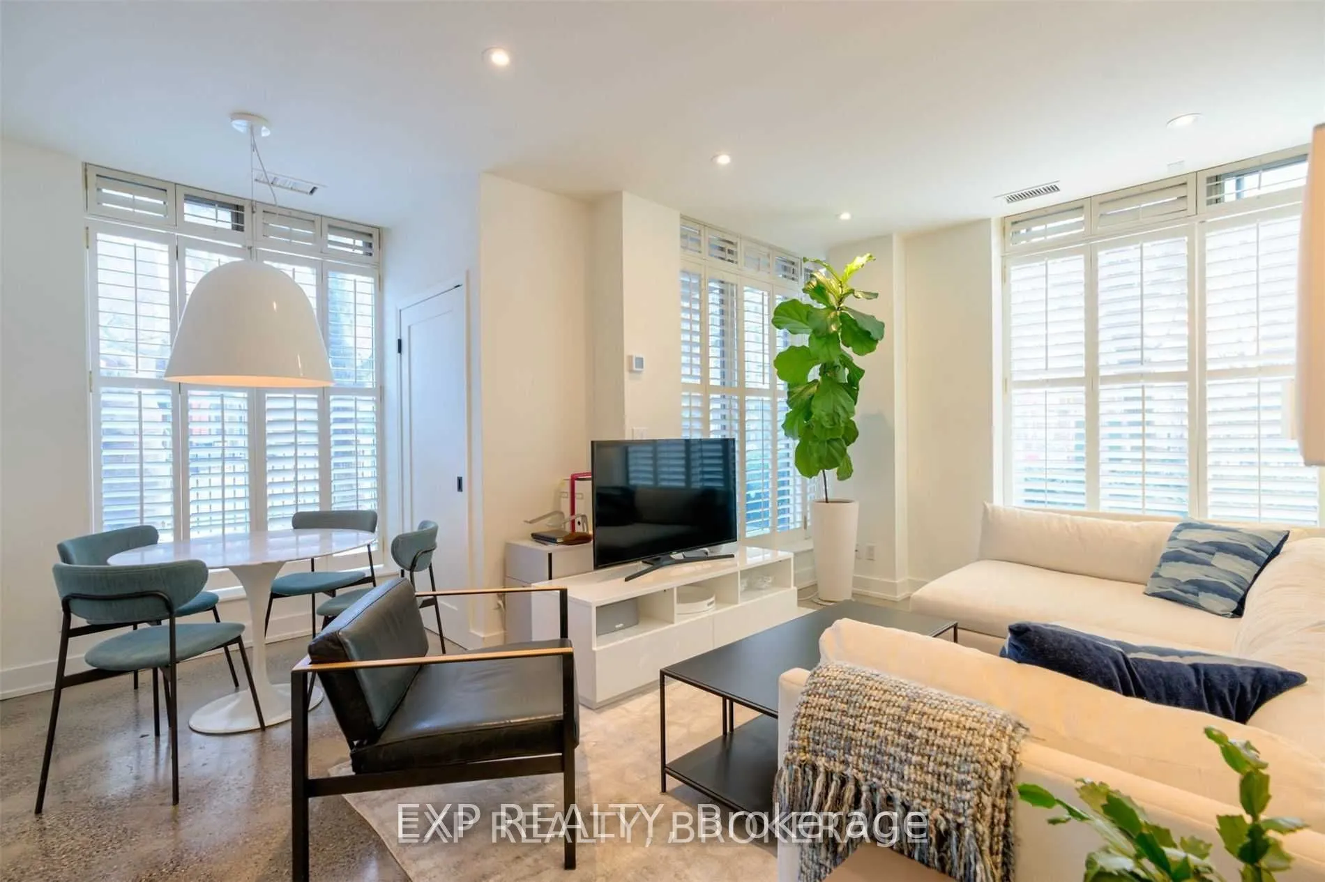 142 Bathurst Street