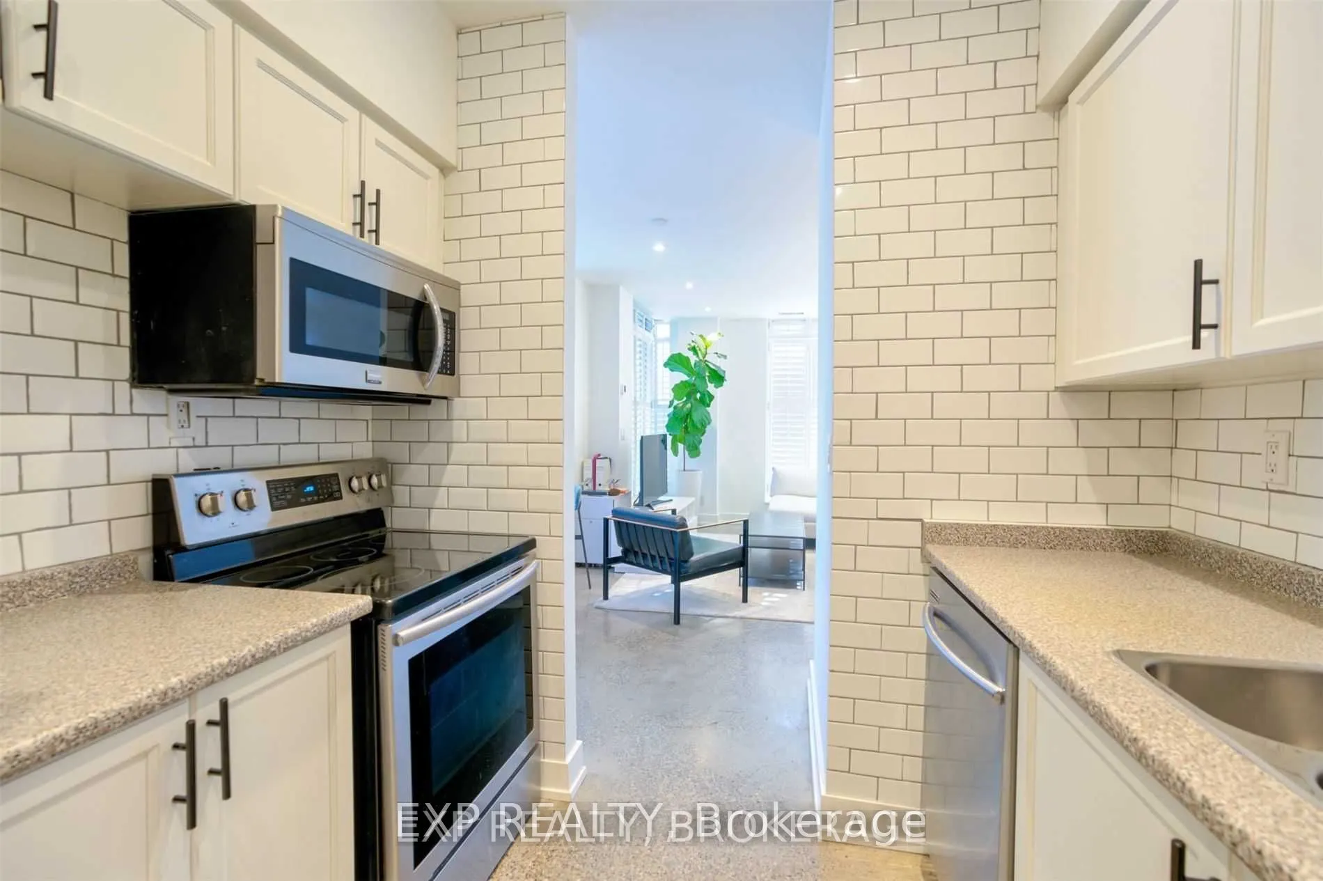 142 Bathurst Street