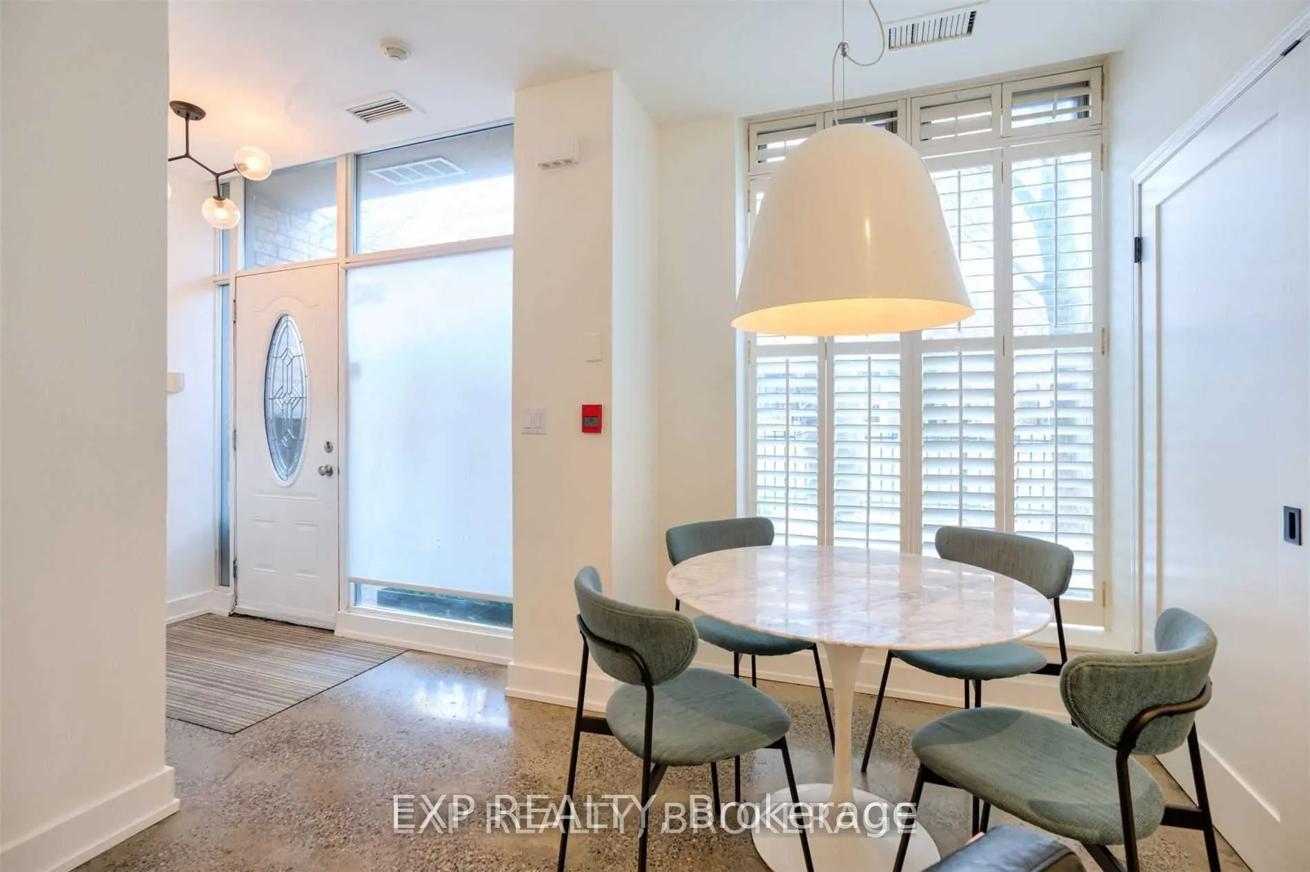142 Bathurst Street