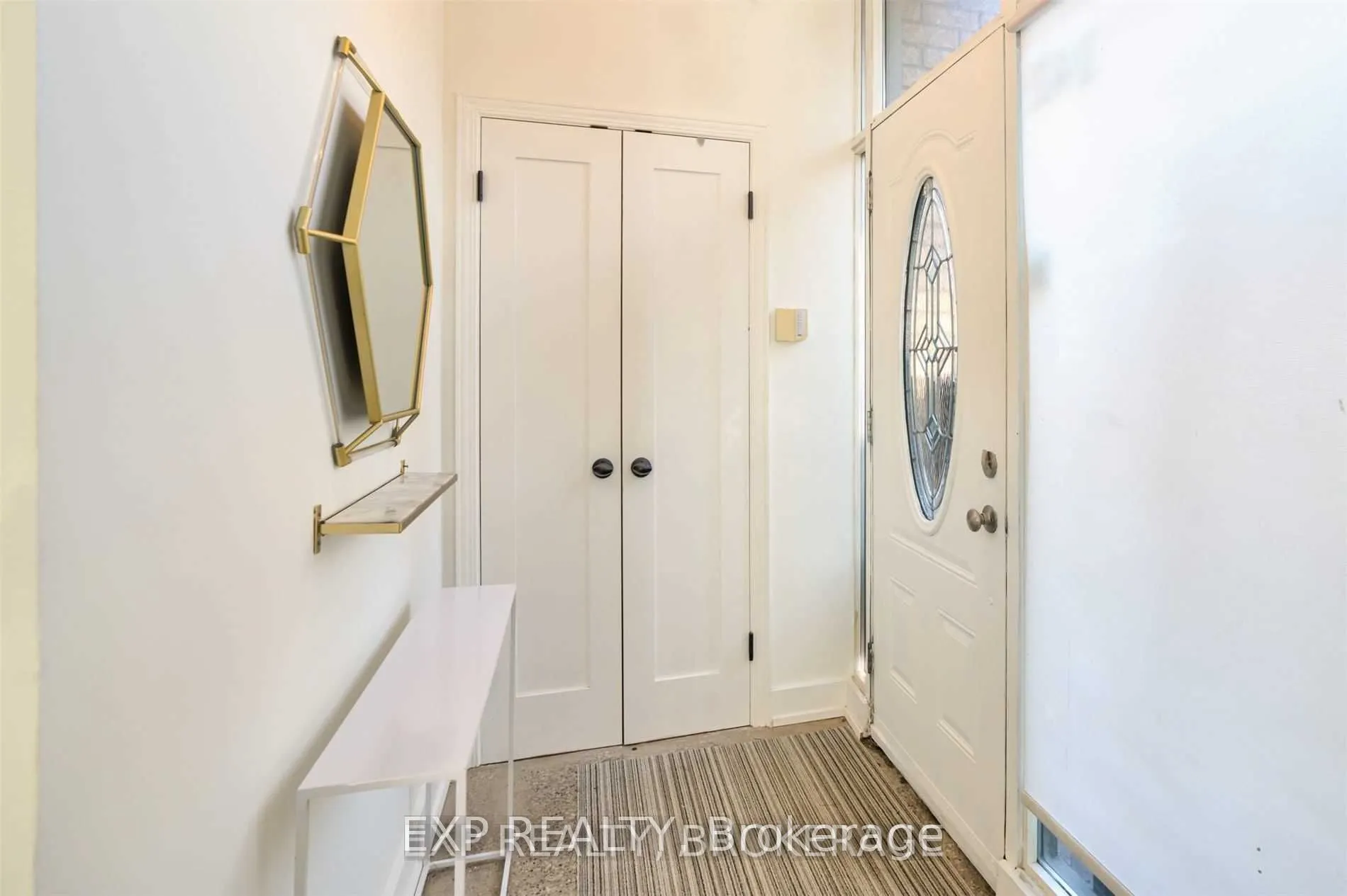 142 Bathurst Street