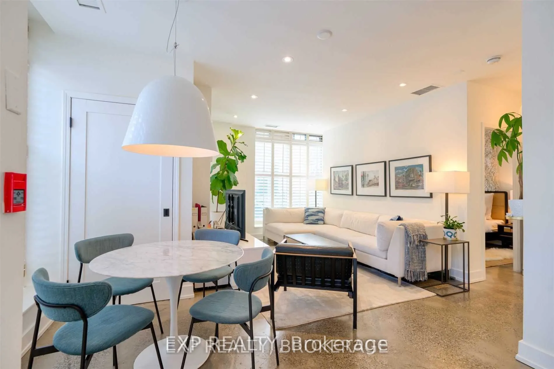 142 Bathurst Street