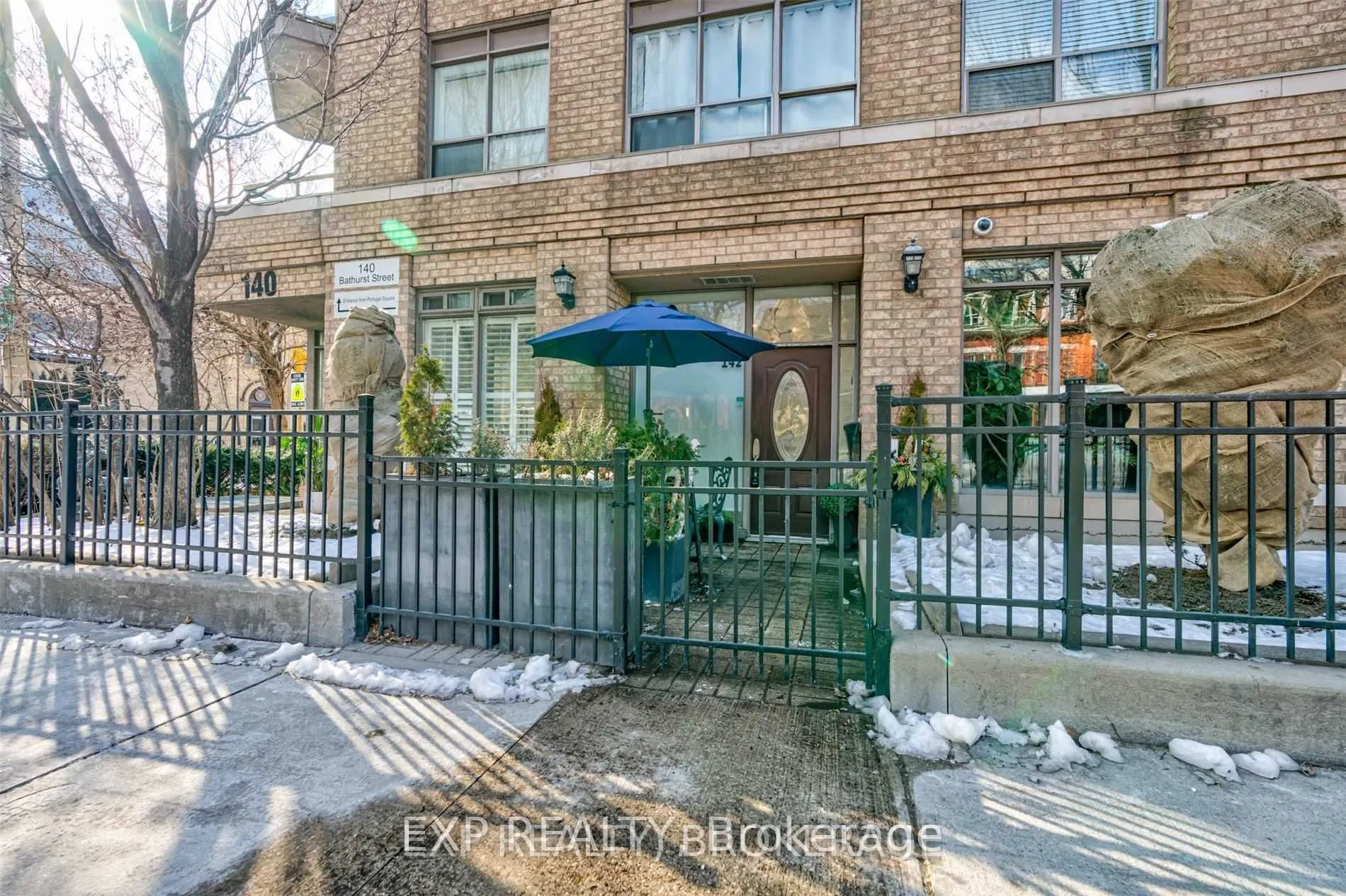 142 Bathurst Street