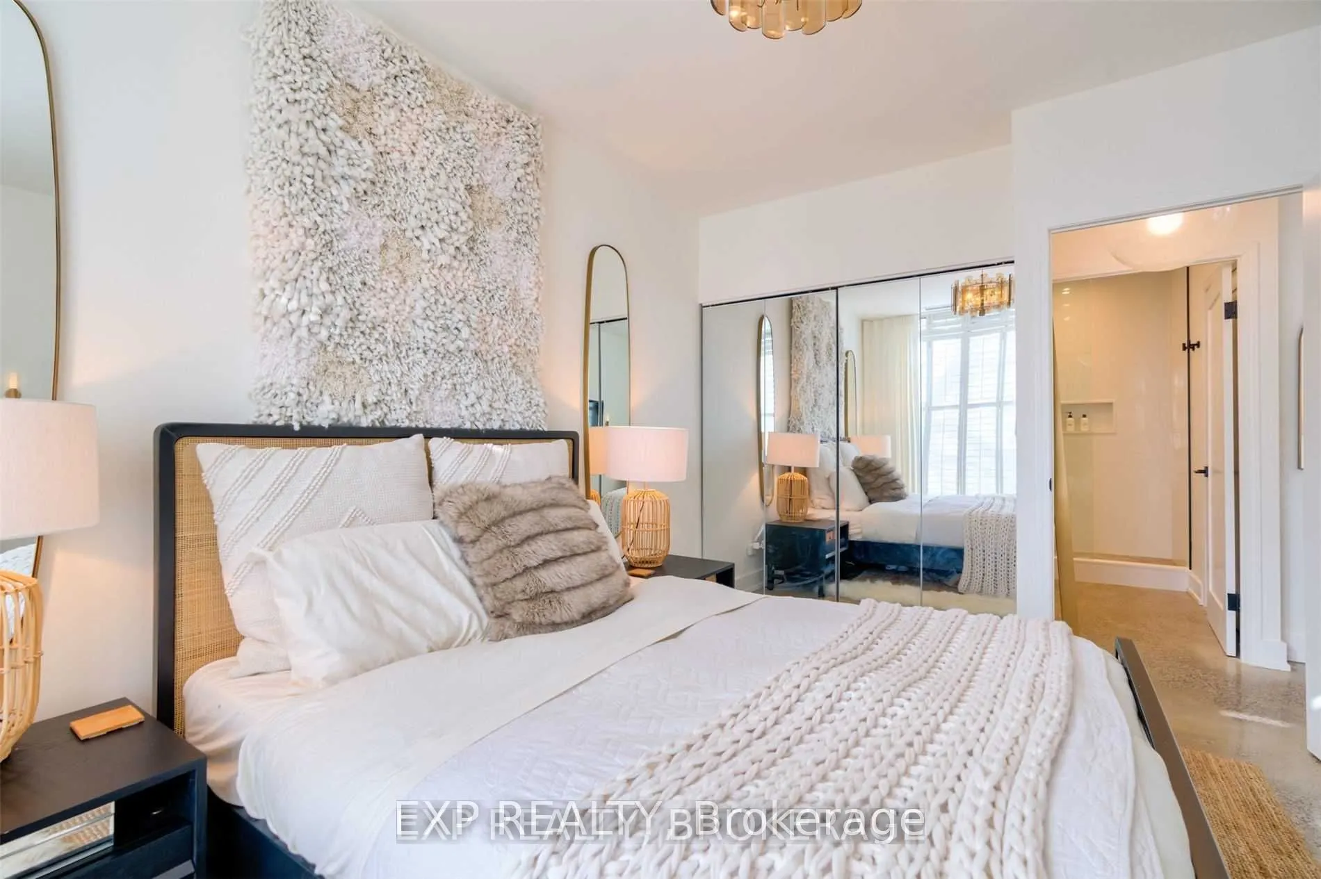 142 Bathurst Street