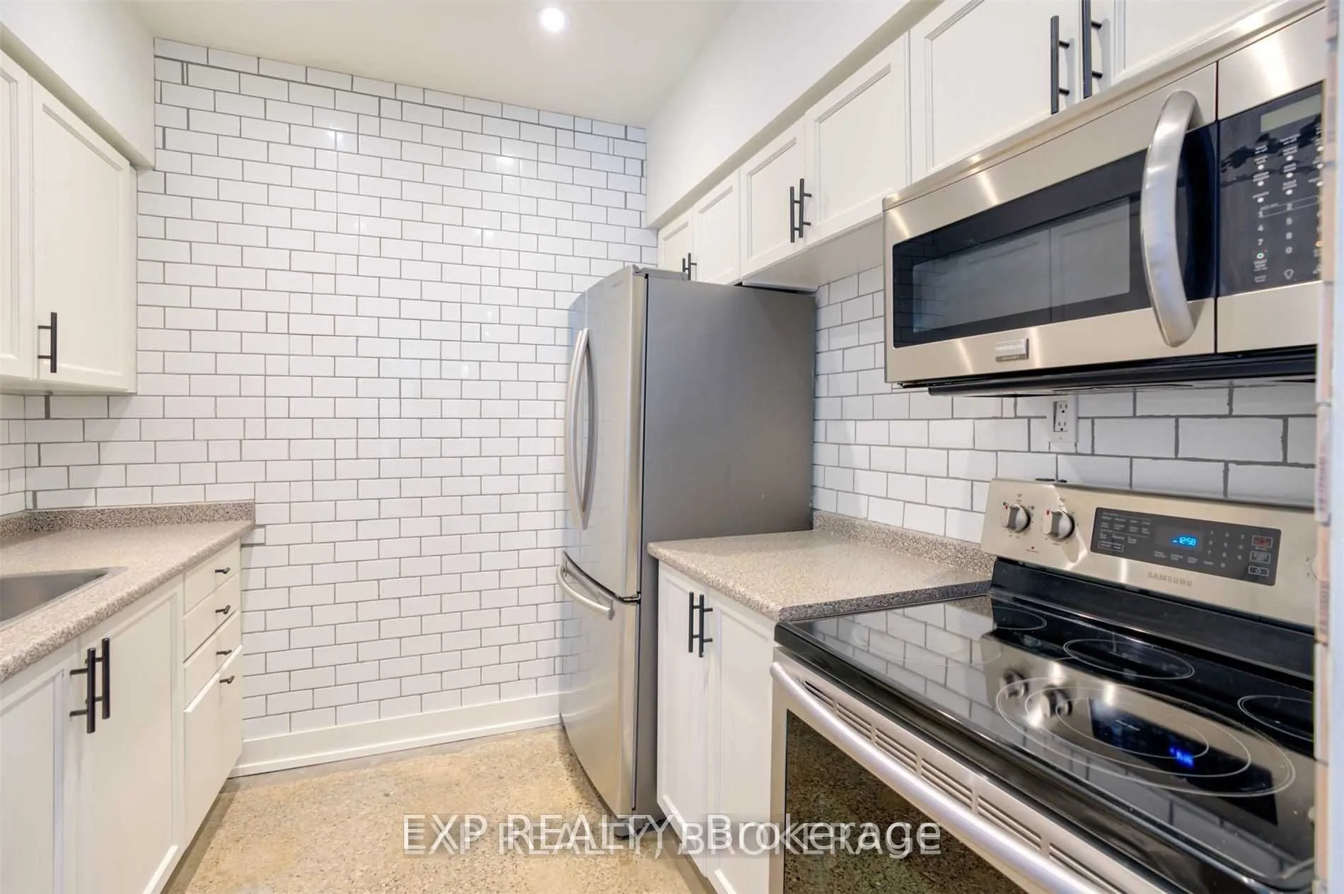 142 Bathurst Street