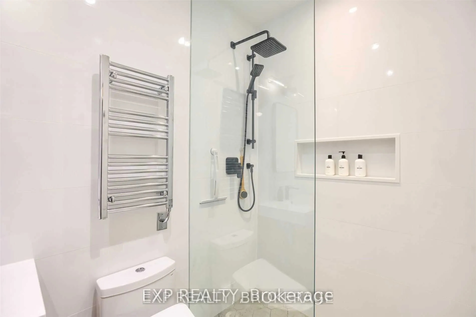 142 Bathurst Street
