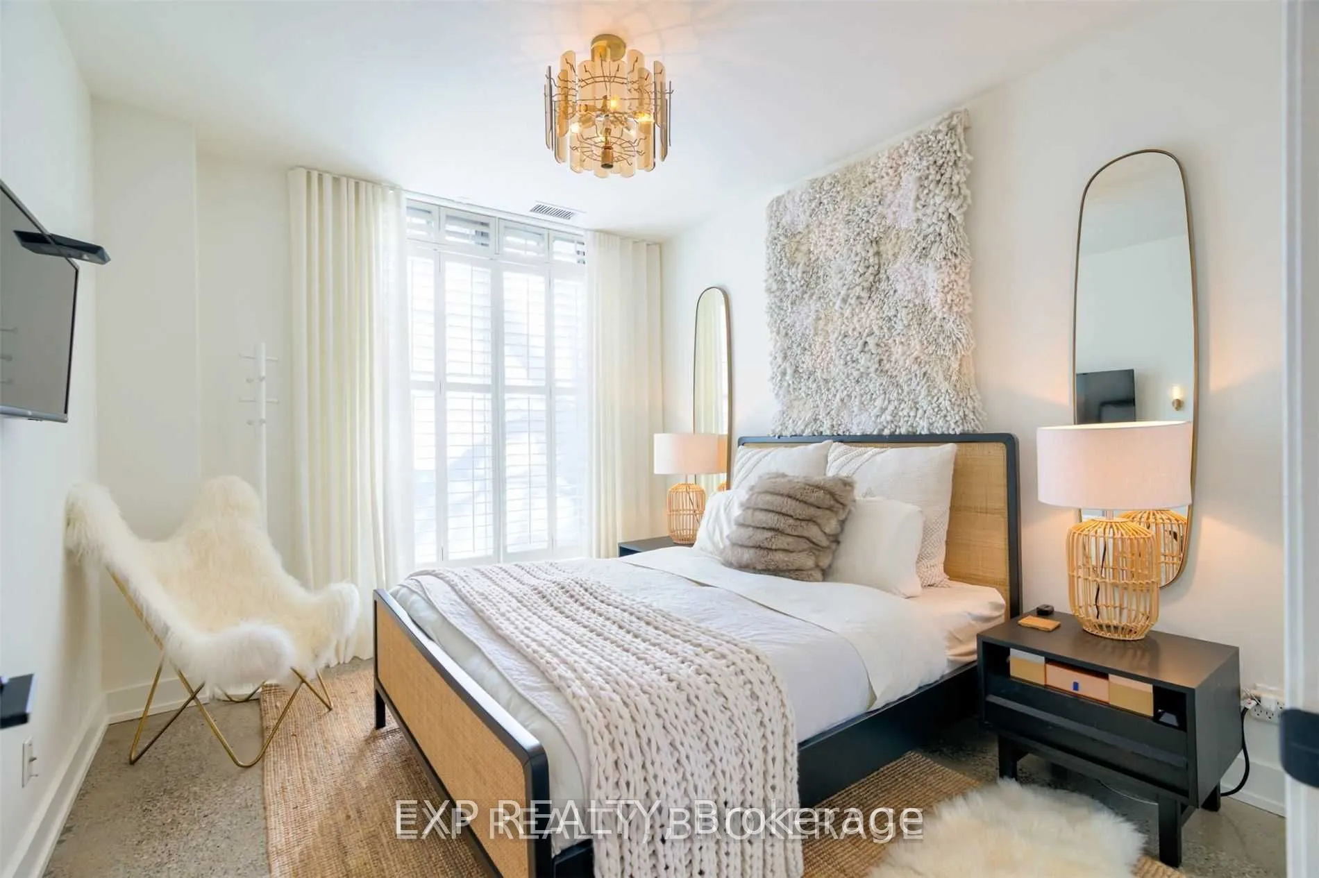 142 Bathurst Street