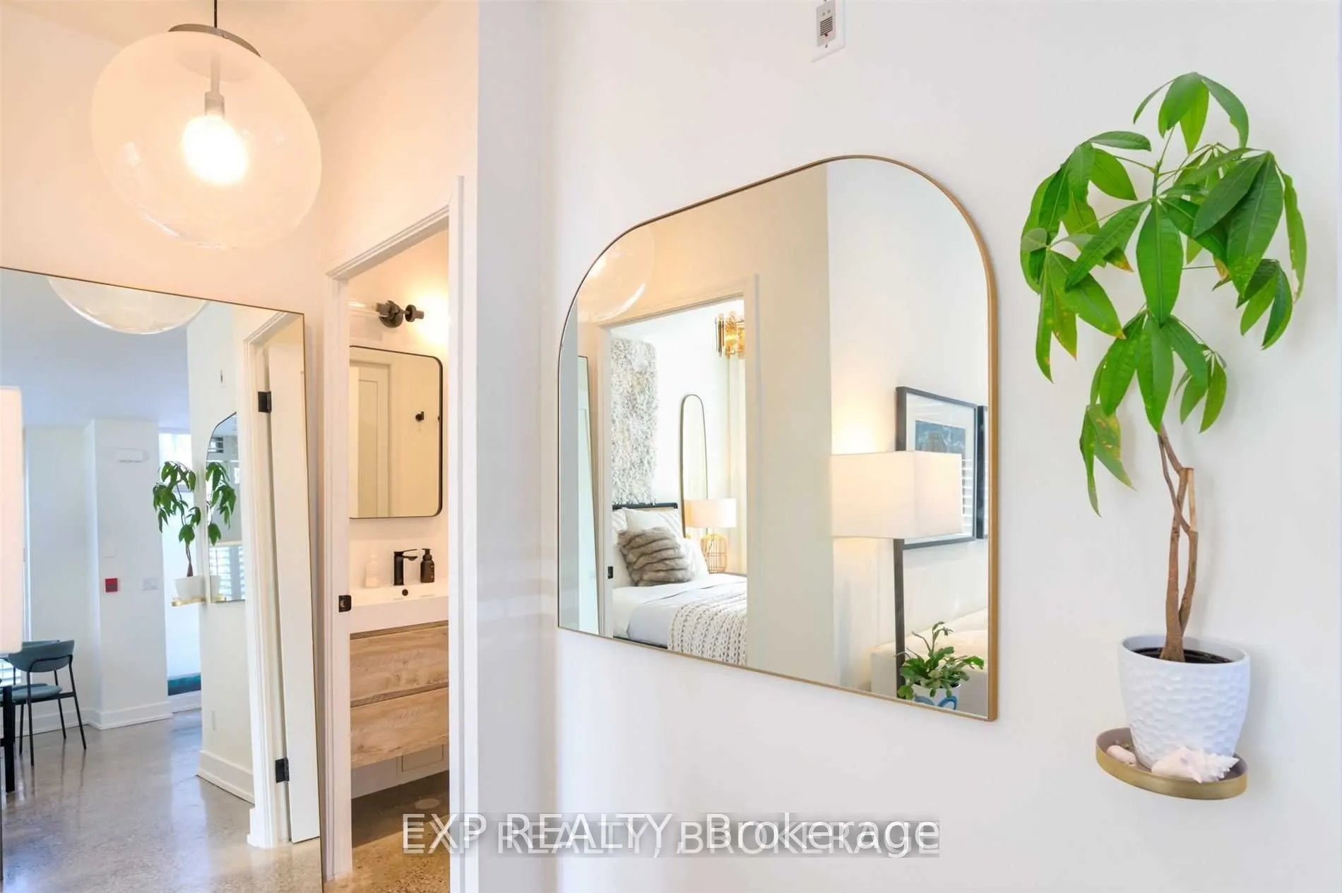 142 Bathurst Street
