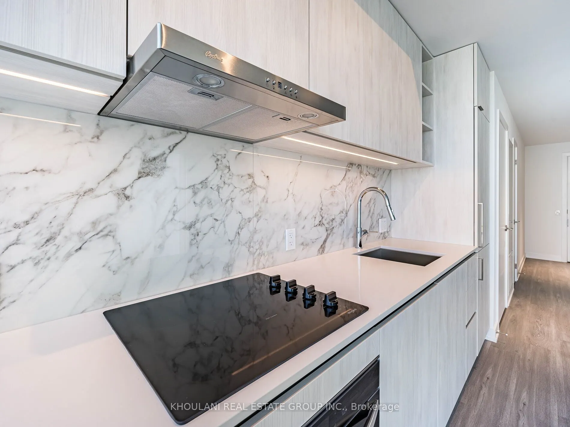 8 Wellesley Street W, #LPH03