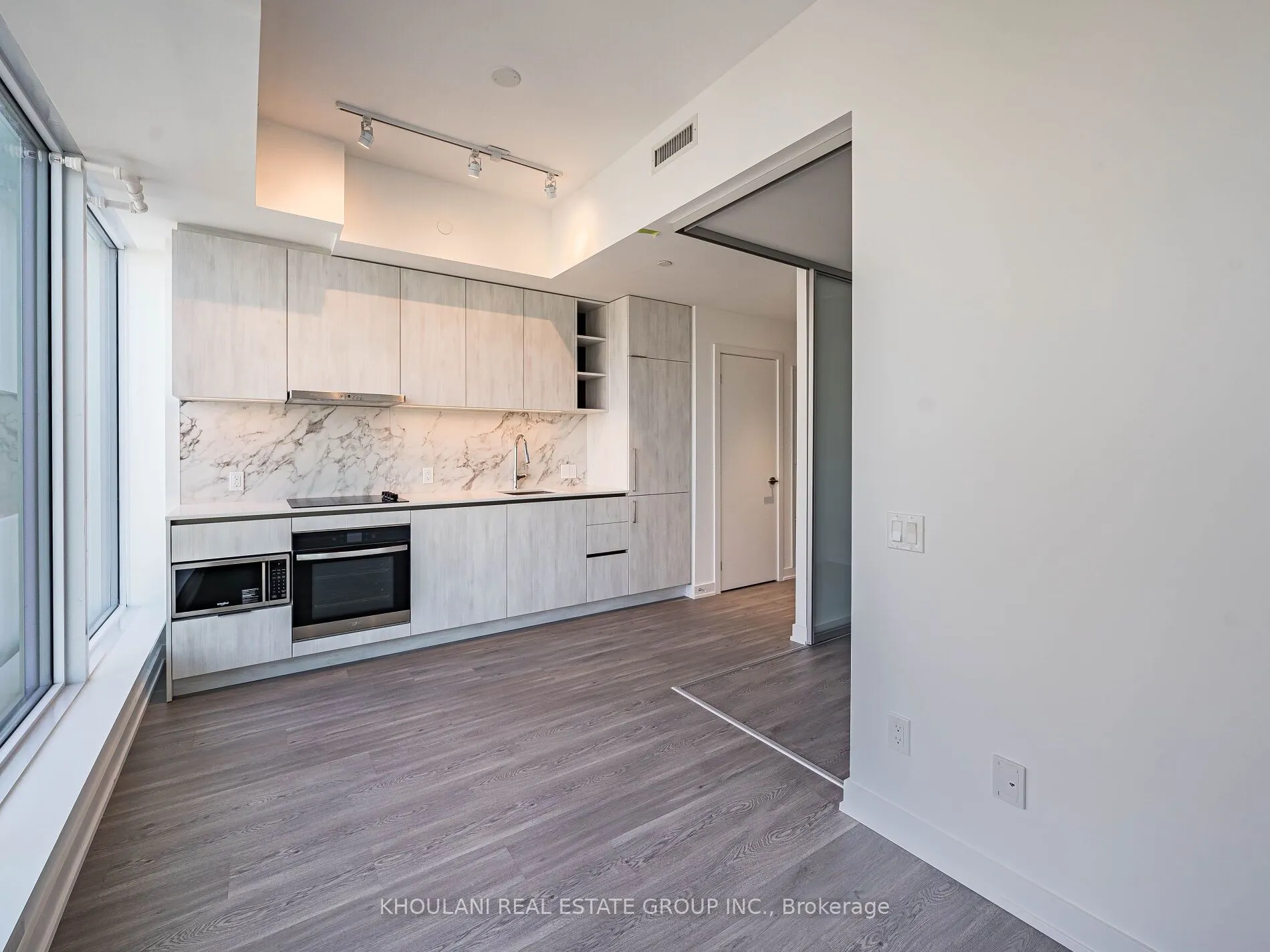 8 Wellesley Street W, #LPH03
