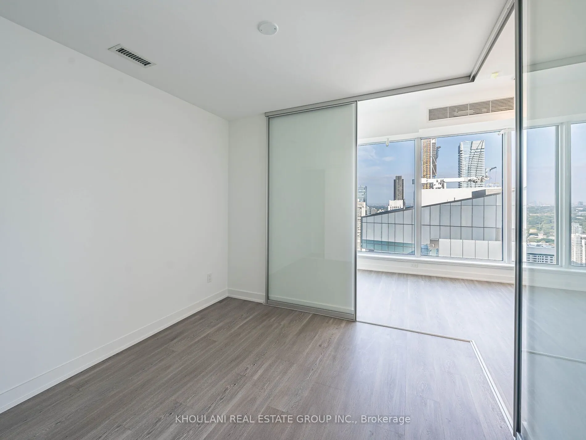 8 Wellesley Street W, #LPH03