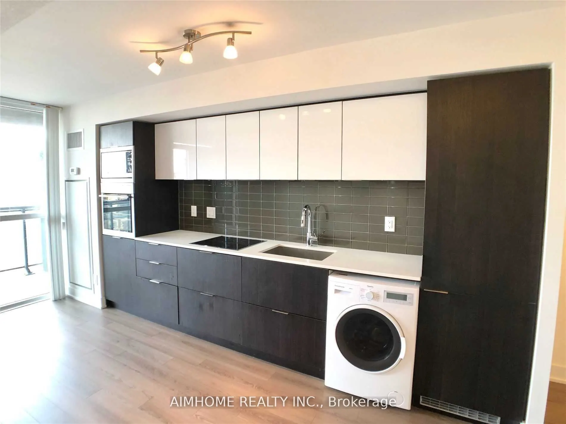318 Richmond Street W, #503