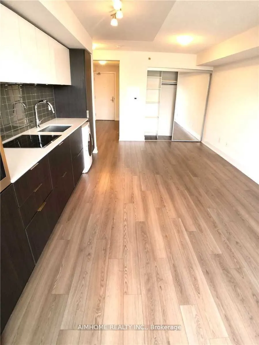 318 Richmond Street W, #503