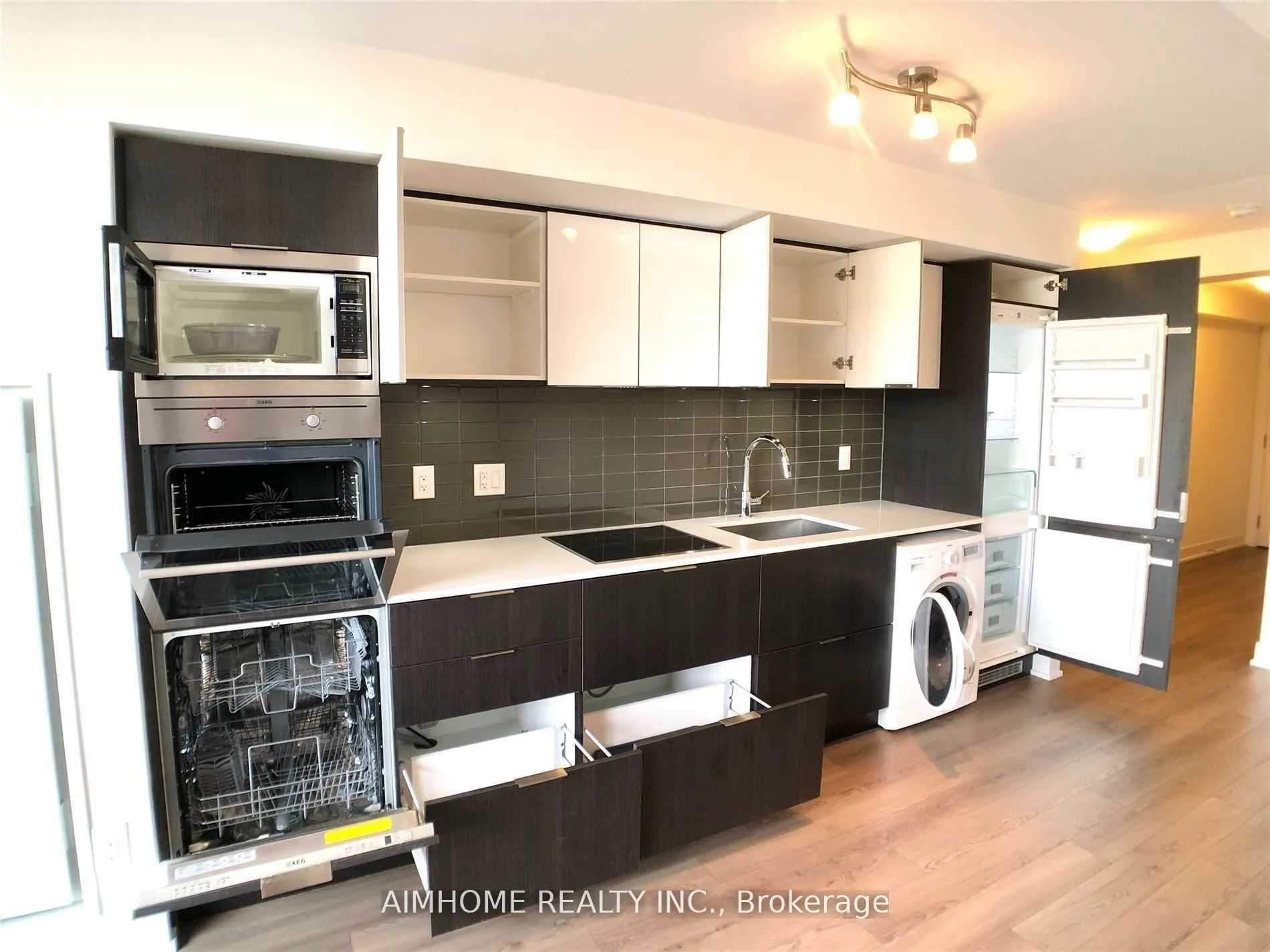 318 Richmond Street W, #503