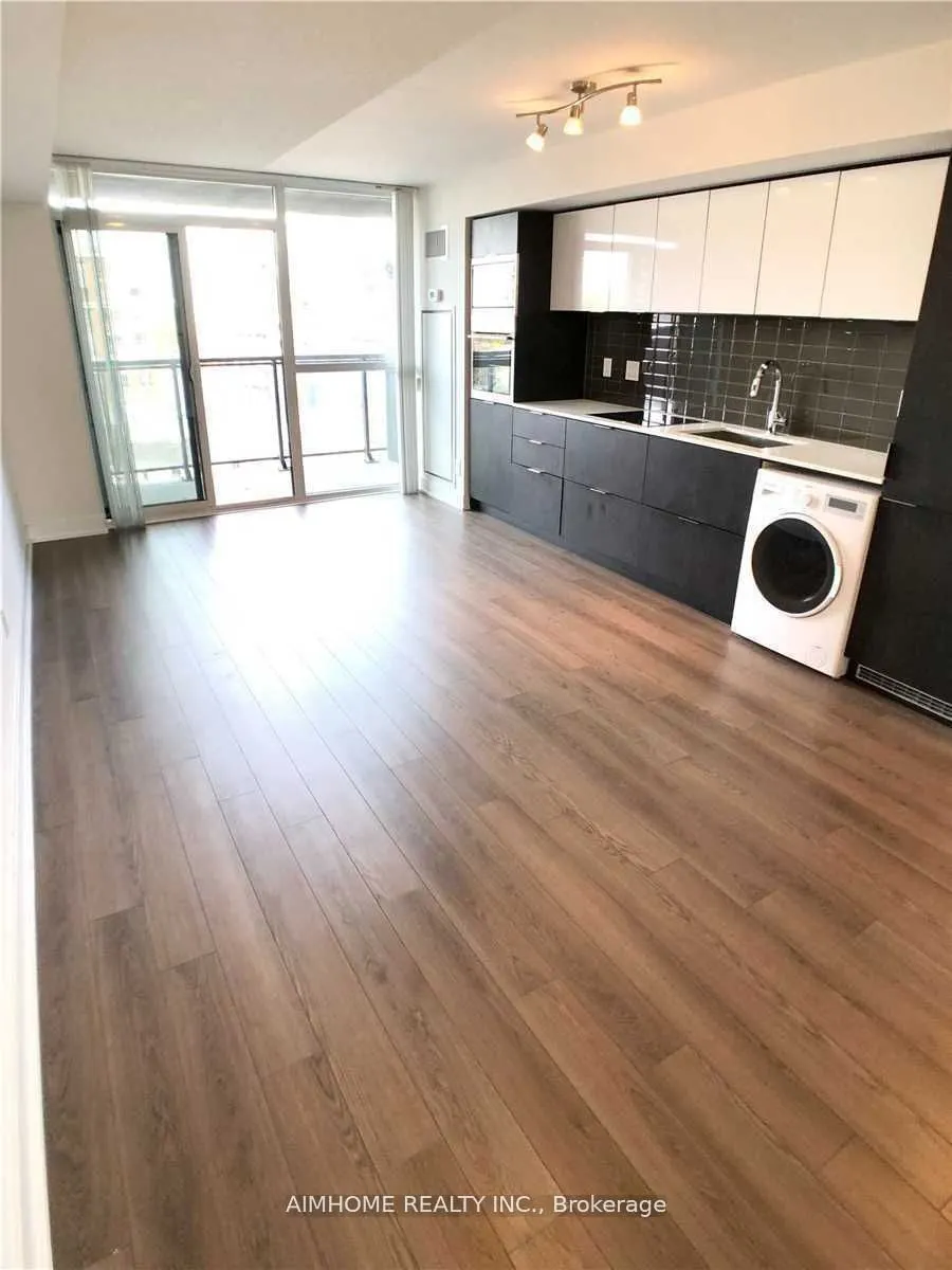 318 Richmond Street W, #503