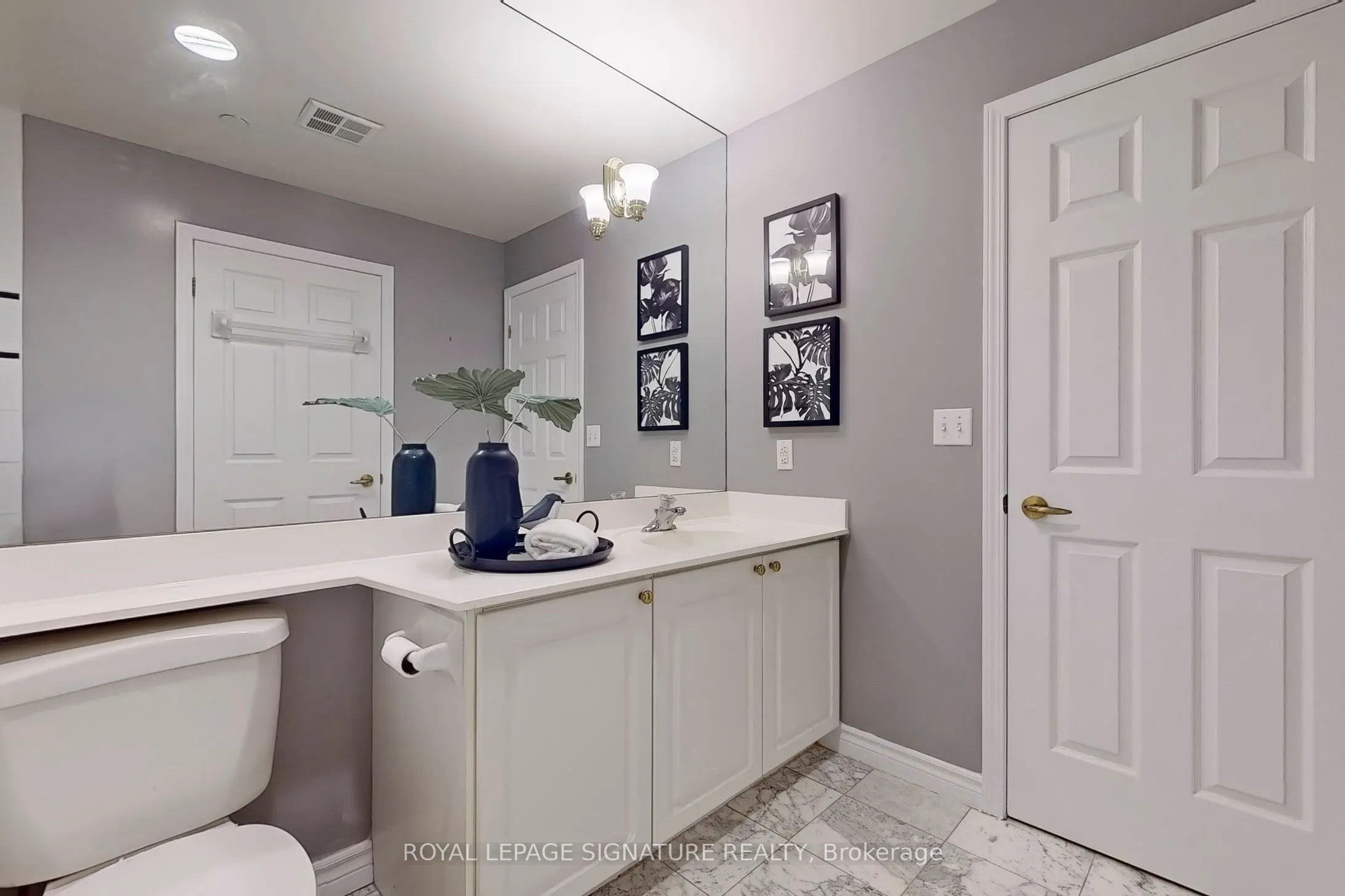 980 Yonge Street, #209