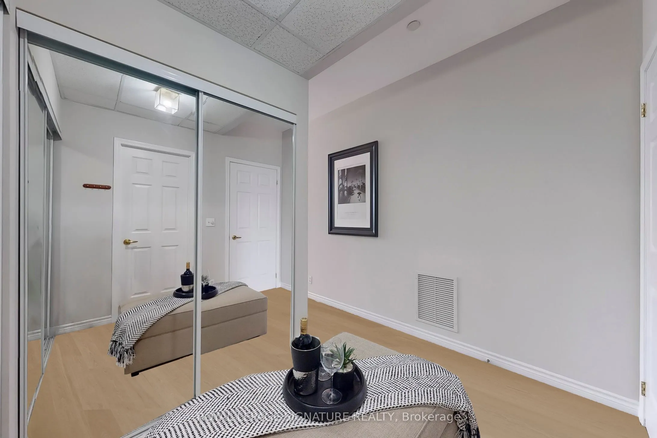 980 Yonge Street, #209