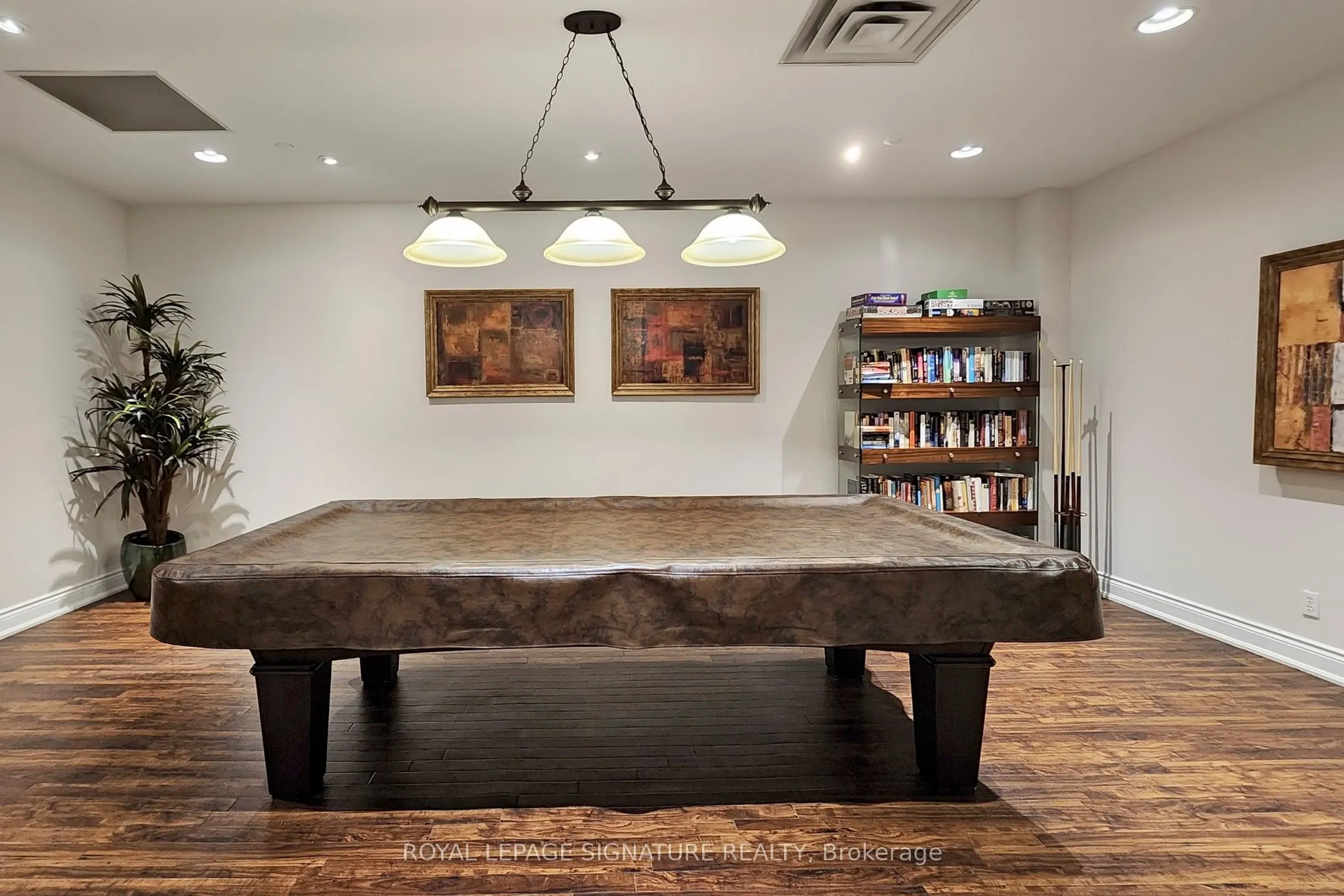 980 Yonge Street, #209