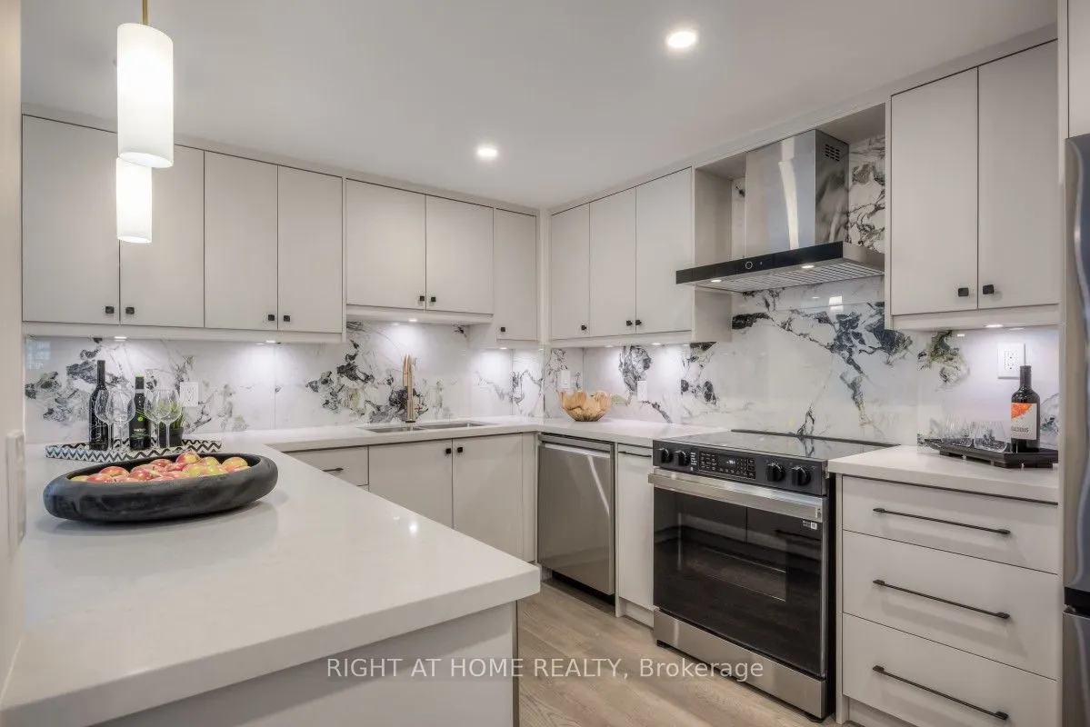 5444 Yonge Street, #1810