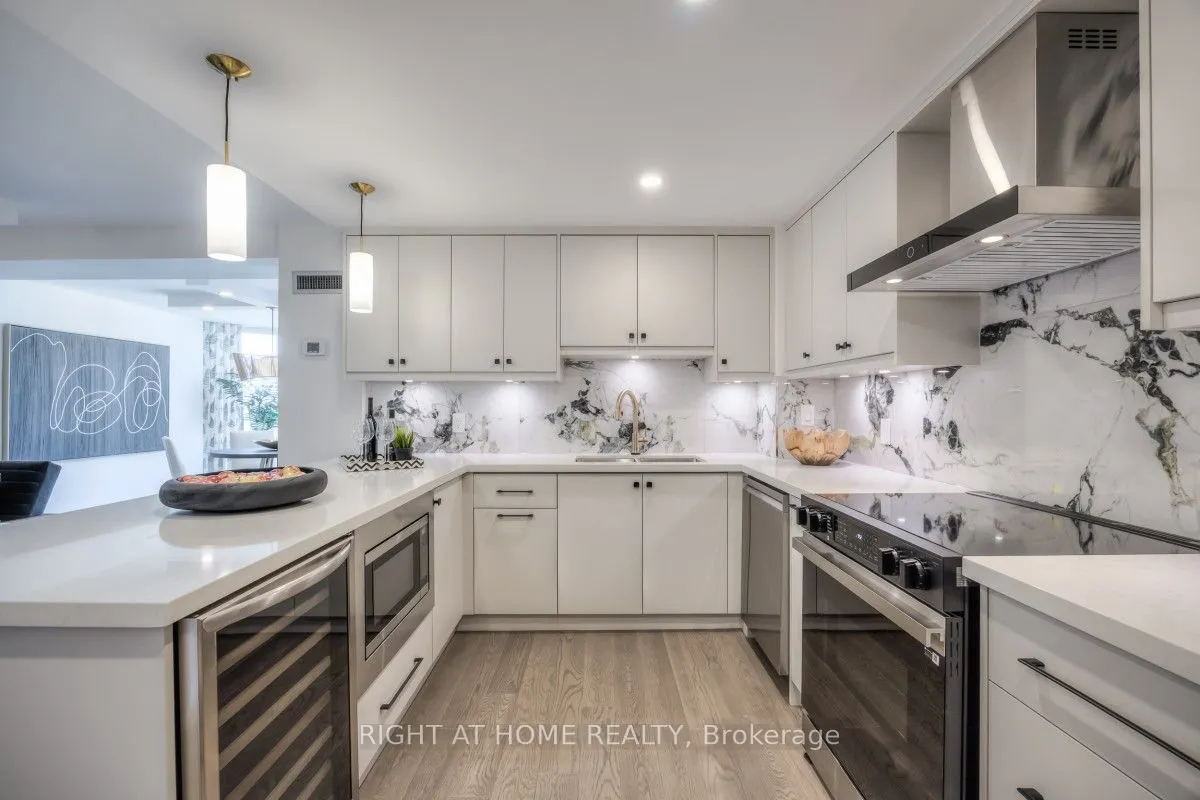 5444 Yonge Street #1810