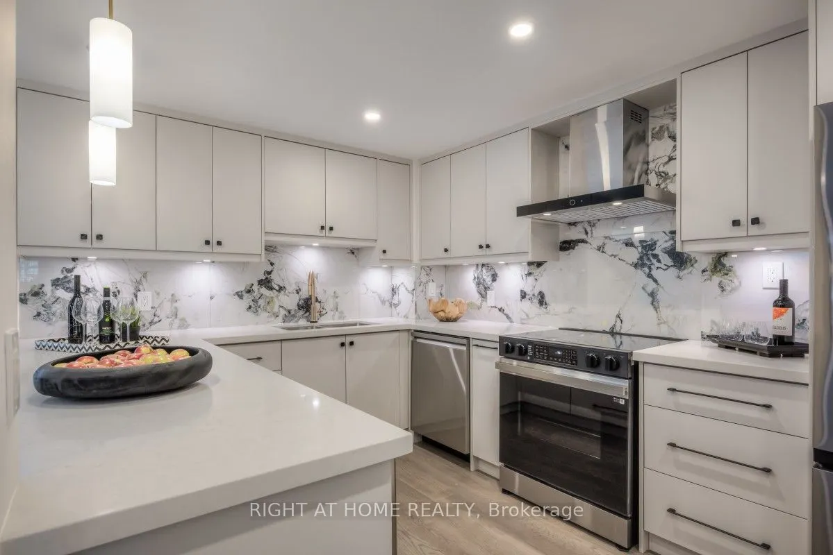 5444 Yonge Street #1810