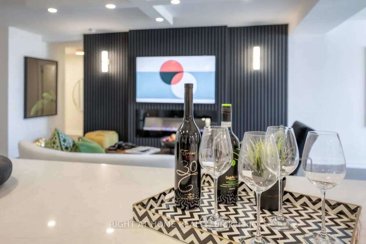 5444 Yonge Street, #1810