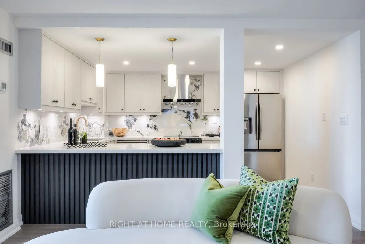 5444 Yonge Street, #1810
