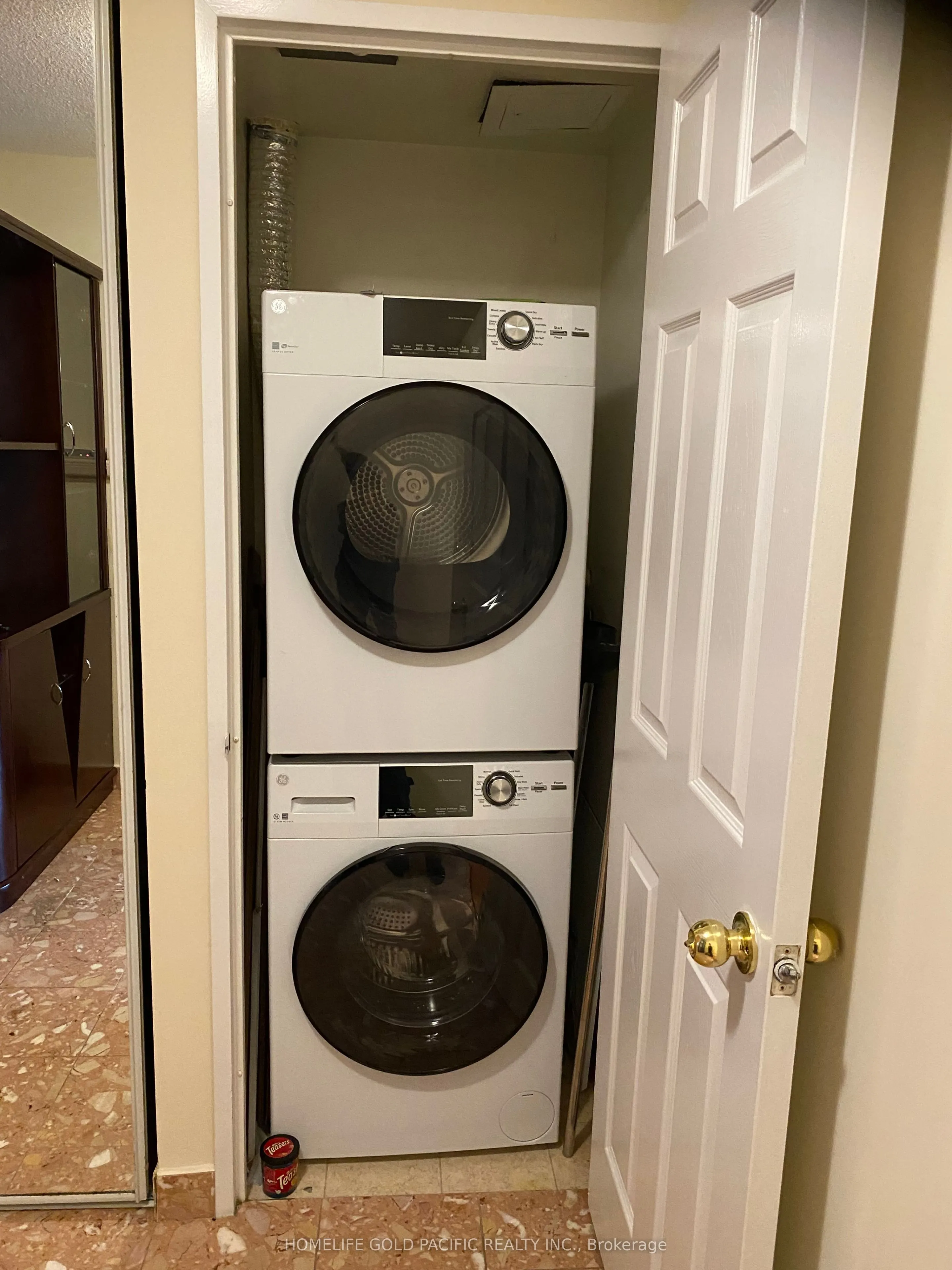 256 Doris Avenue, #1002