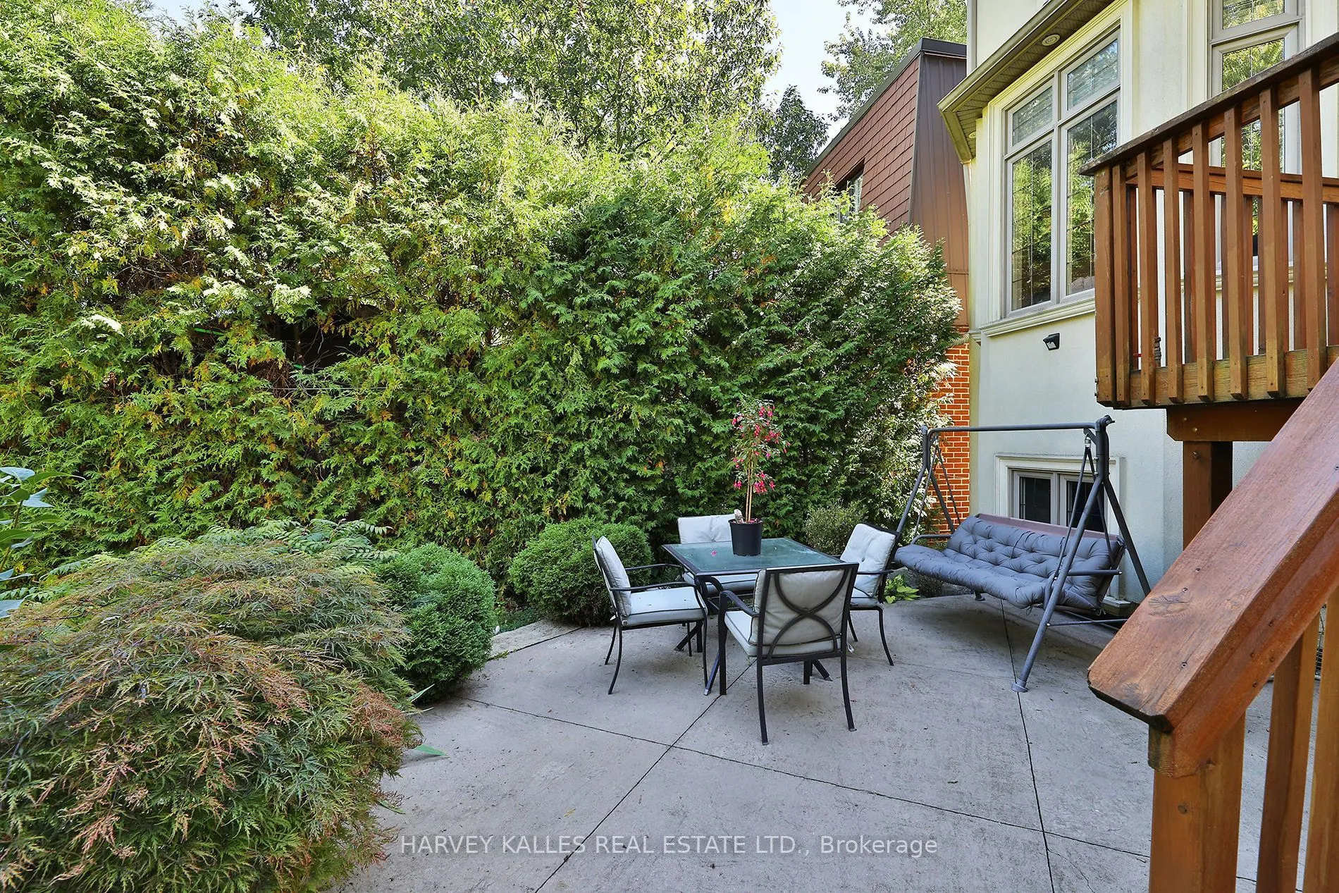 370 Douglas Avenue