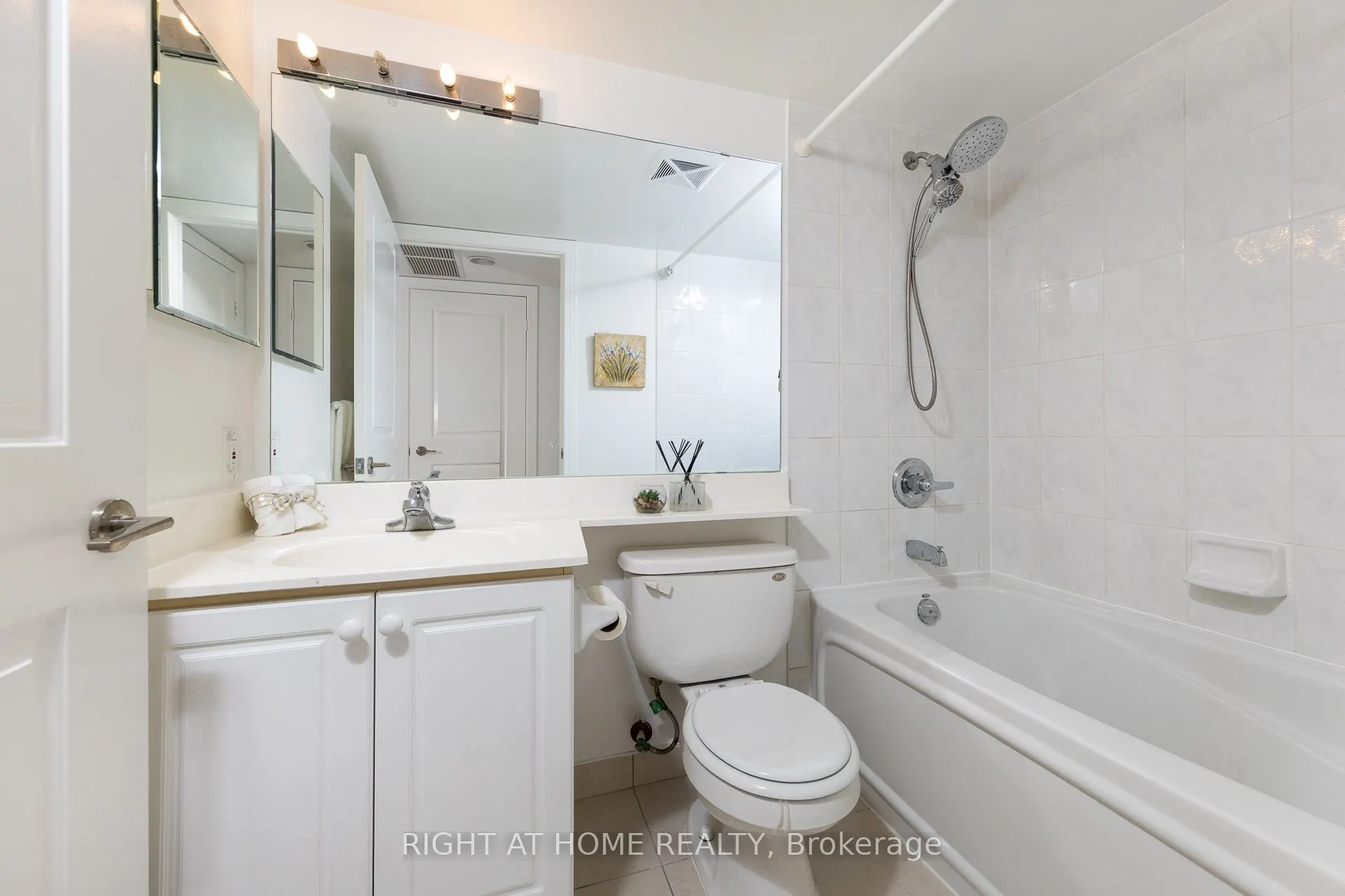 31 Bales Avenue, #2216