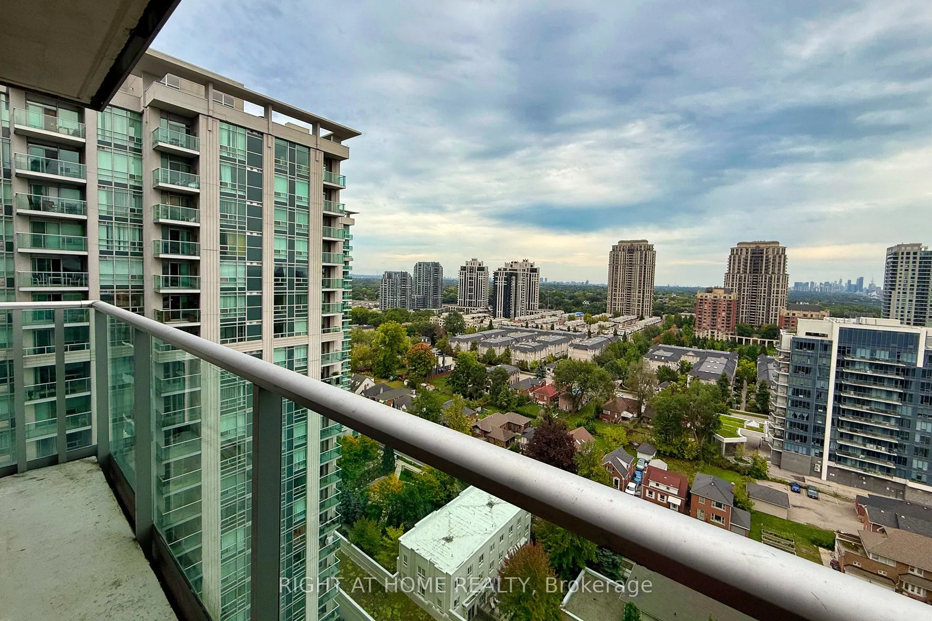 31 Bales Avenue, #2216
