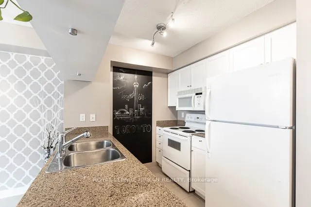 81 Navy Wharf Court, #907