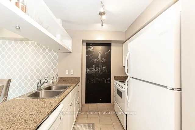 81 Navy Wharf Court, #907