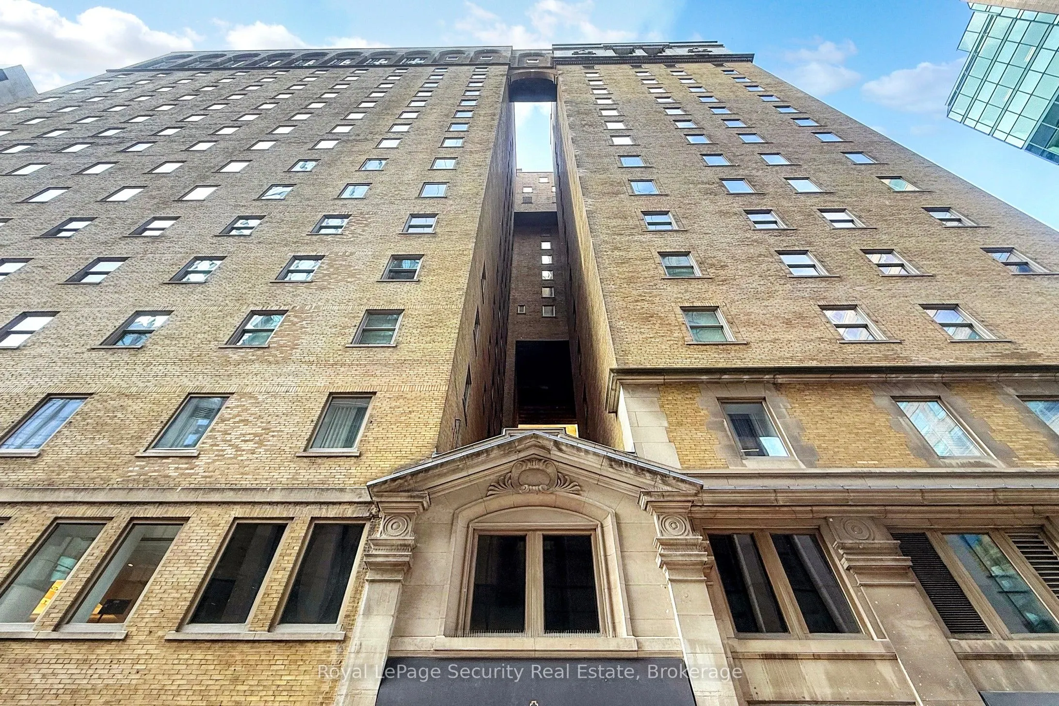 22 Leader Lane, #323