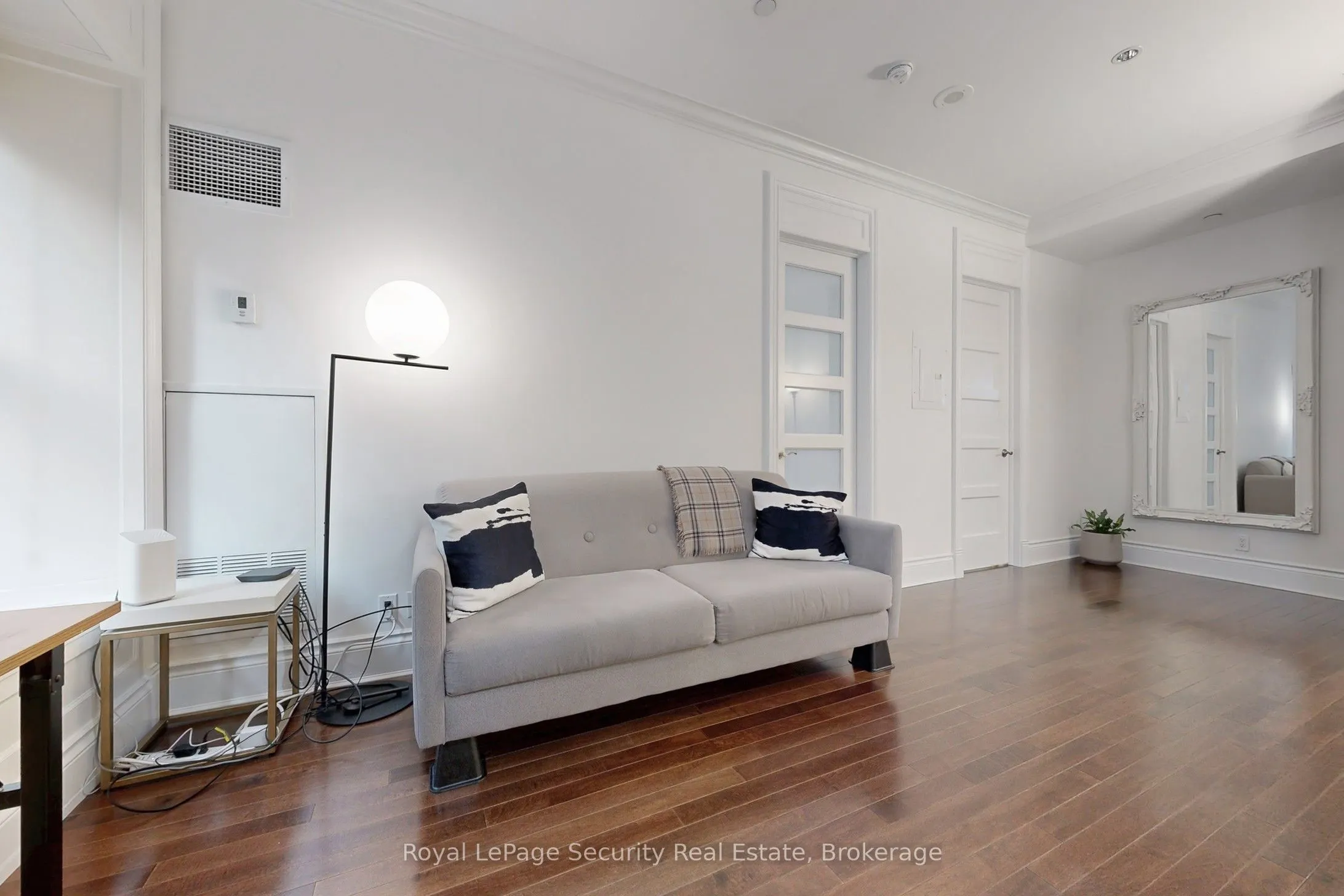 22 Leader Lane, #323