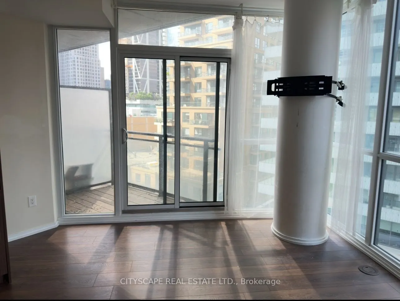 45 Charles Street E, #909