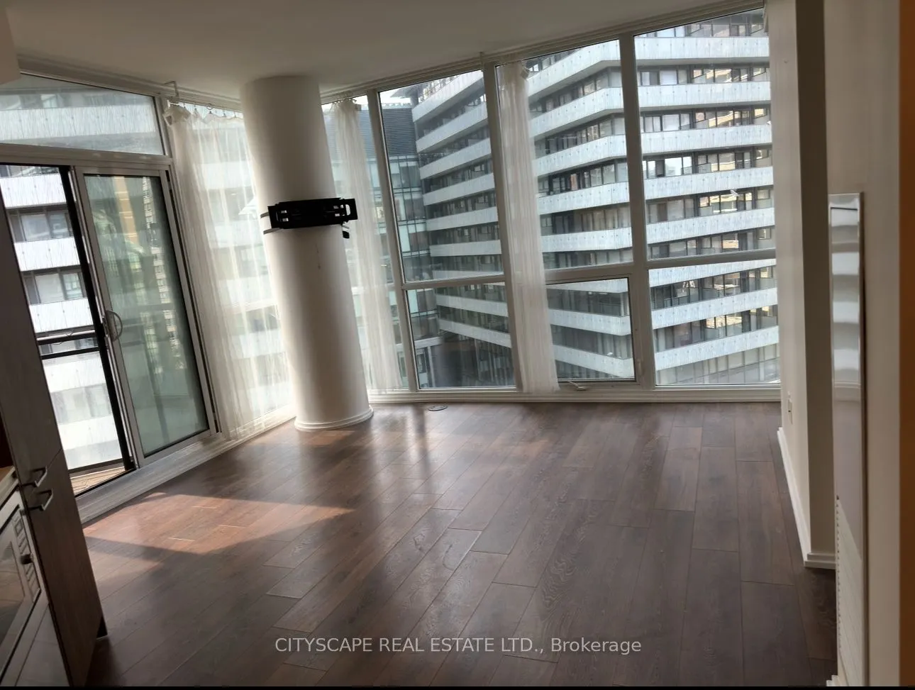 45 Charles Street E, #909