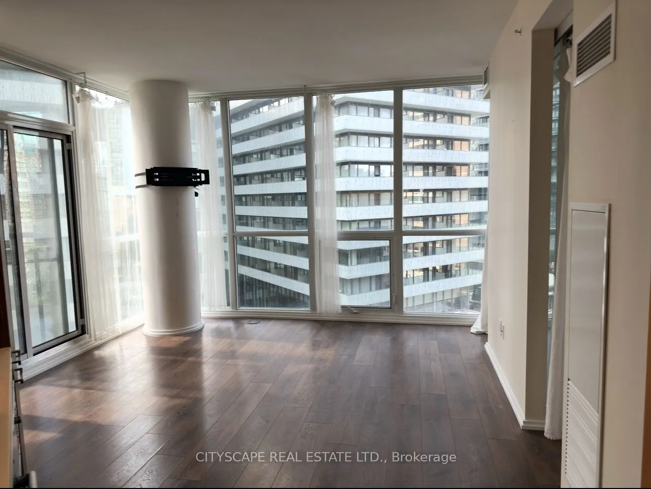 45 Charles Street E, #909