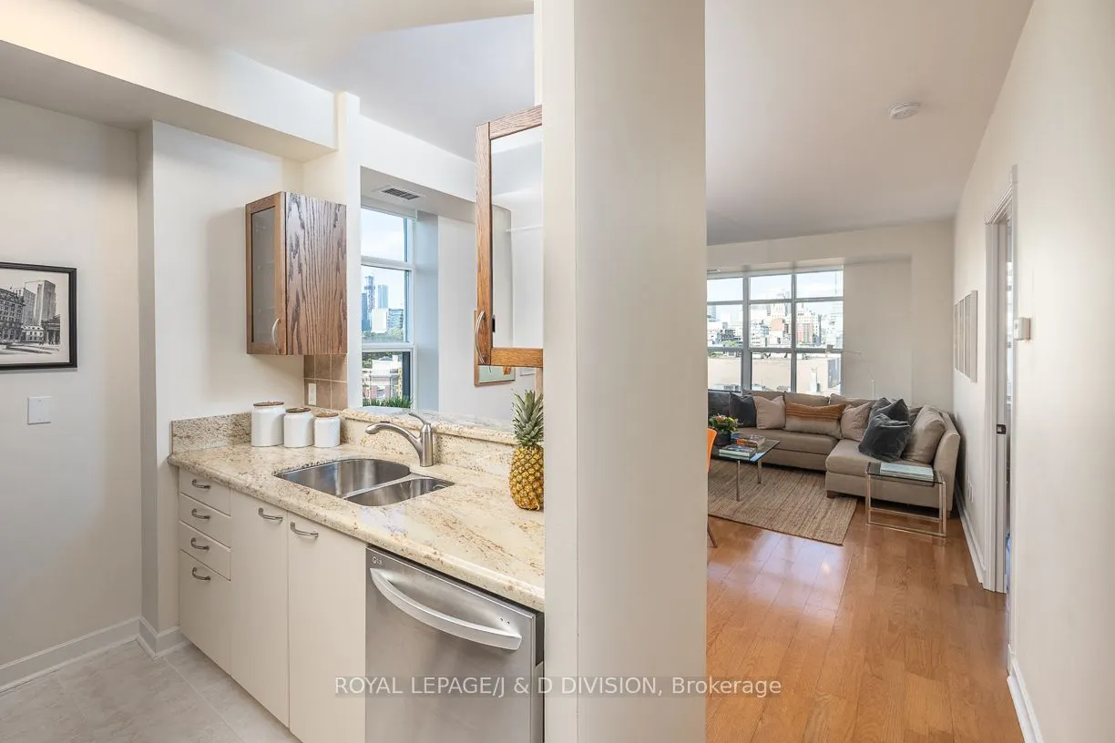 438 Richmond Street W, #610