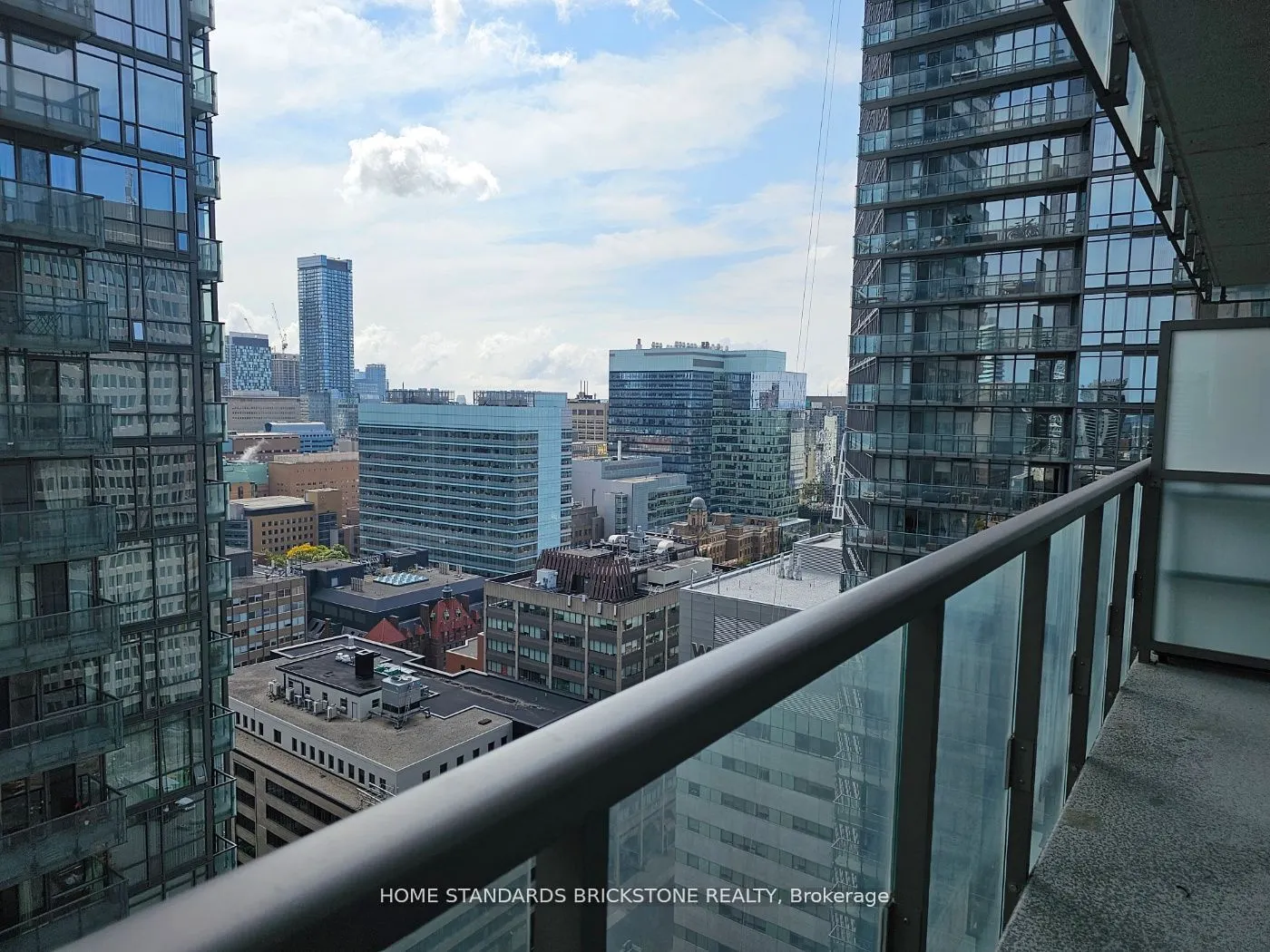 37 Grosvenor Street, #2510