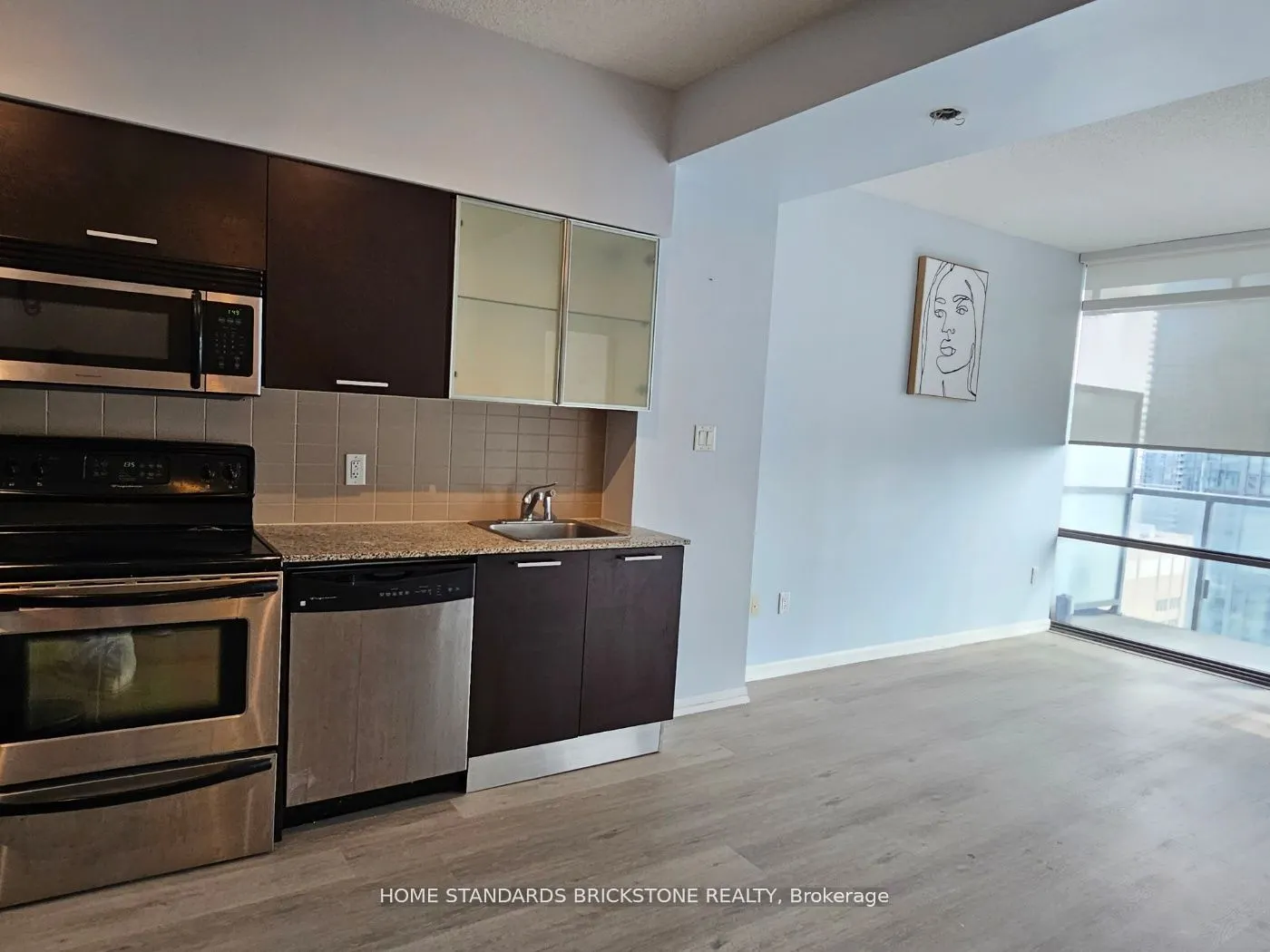 37 Grosvenor Street, #2510