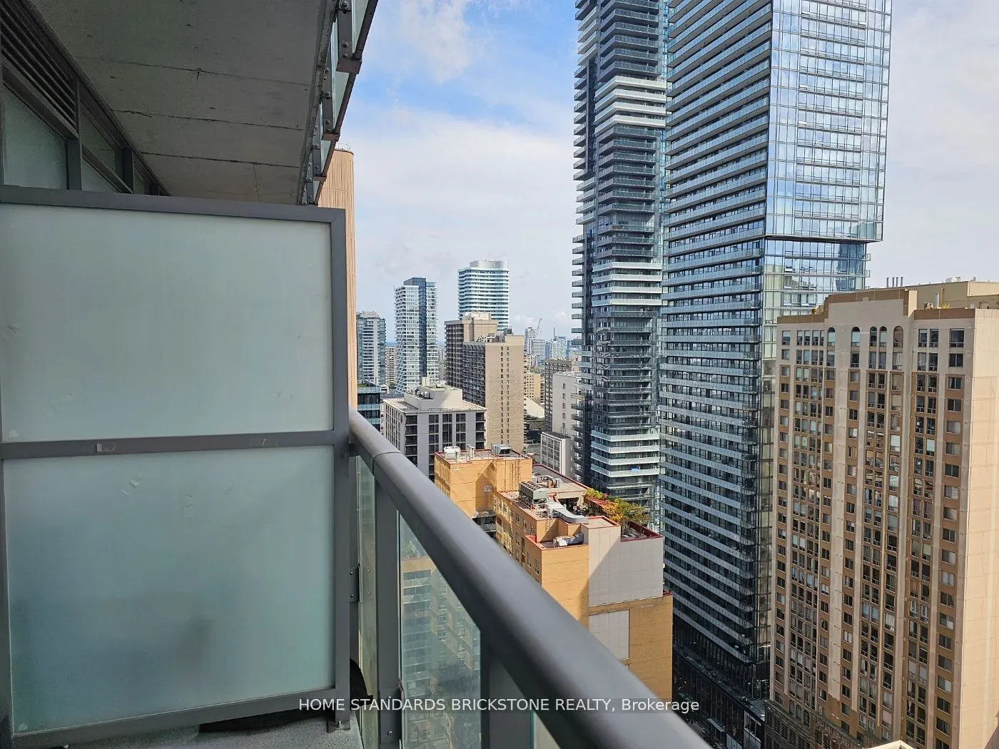 37 Grosvenor Street, #2510
